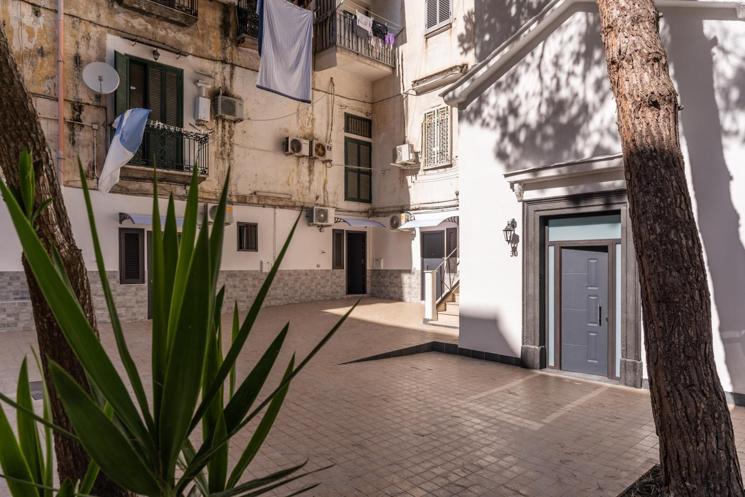 The Quarters Naples Apartments