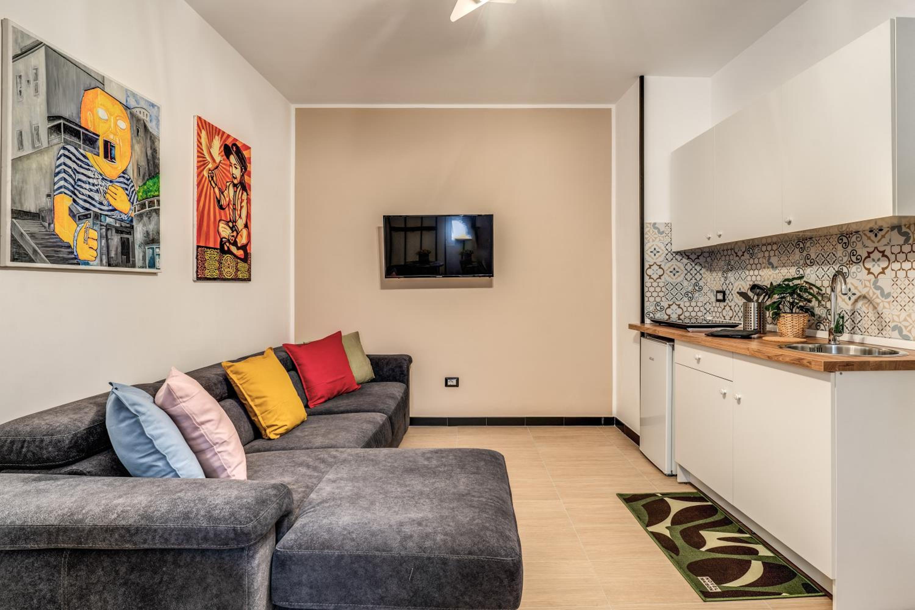 The Quarters Naples Apartments