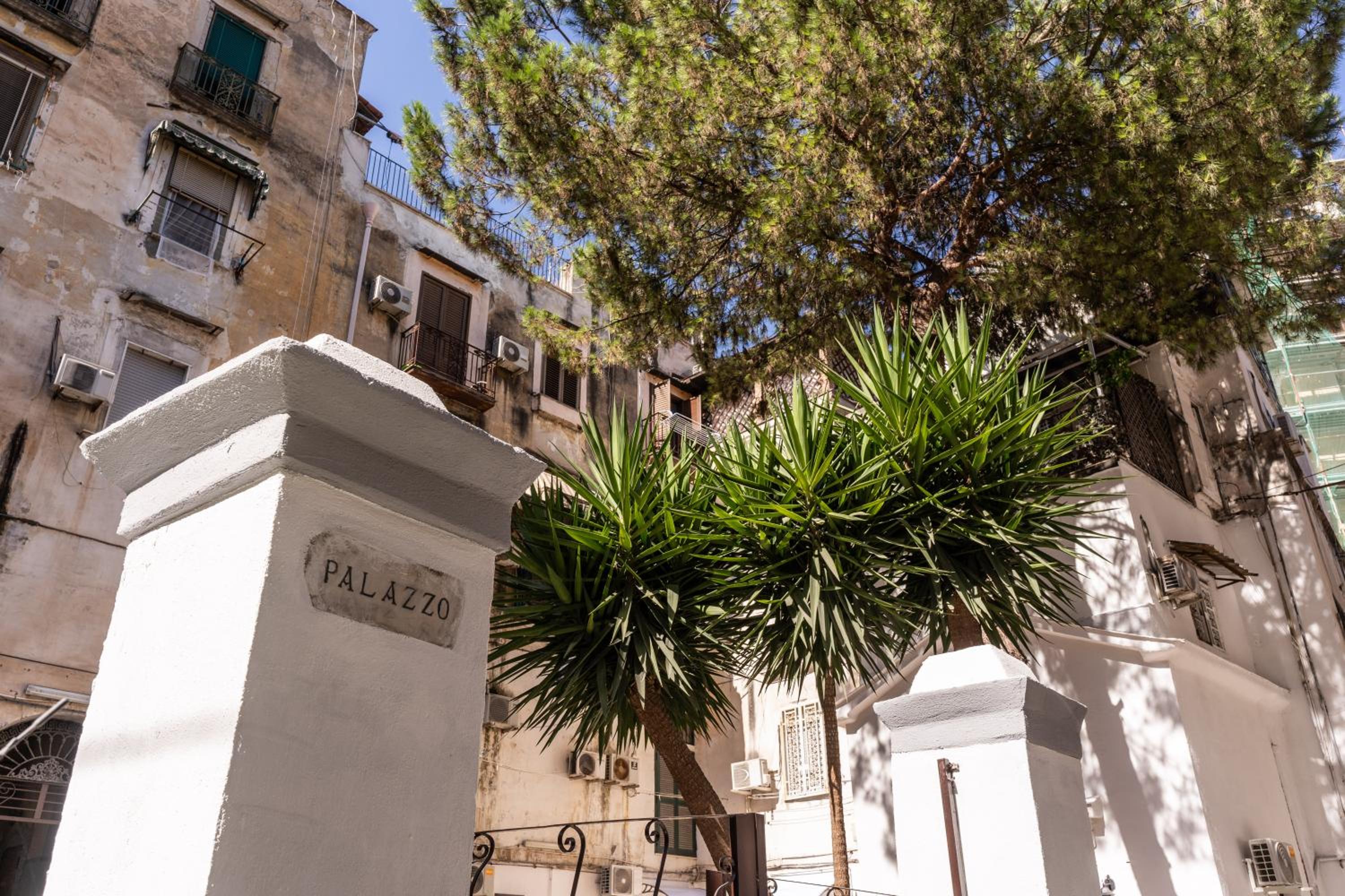 The Quarters Naples Apartments
