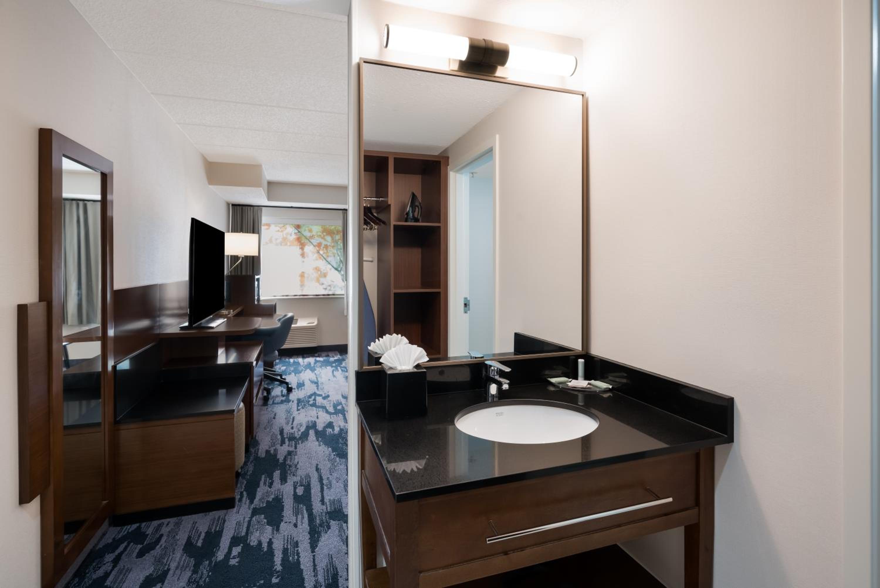 Fairfield Inn by Marriott Amesbury - Property Image 27