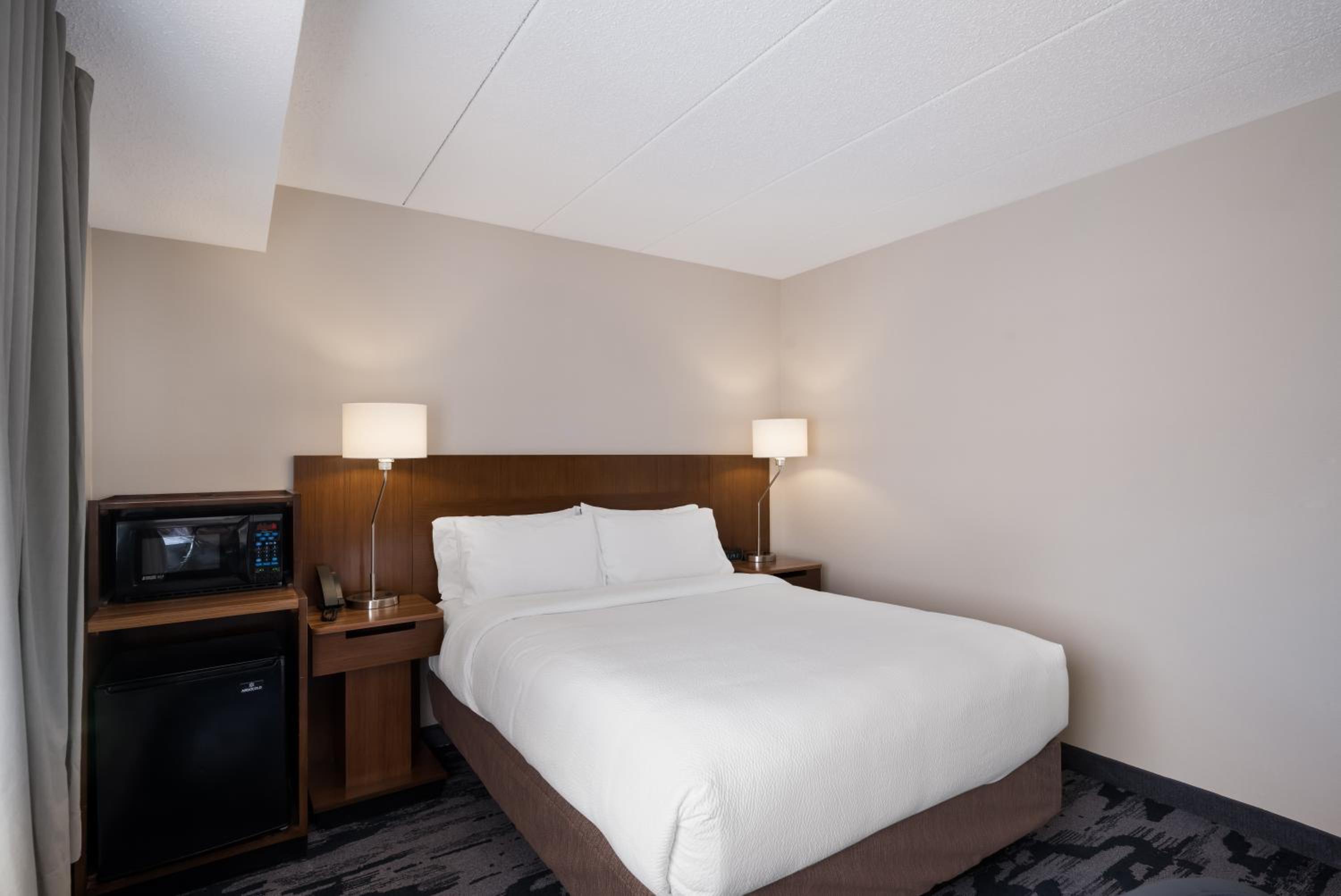 Fairfield Inn by Marriott Amesbury - Property Image 38