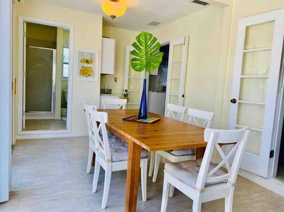 Charming Lido Cottage view 5
