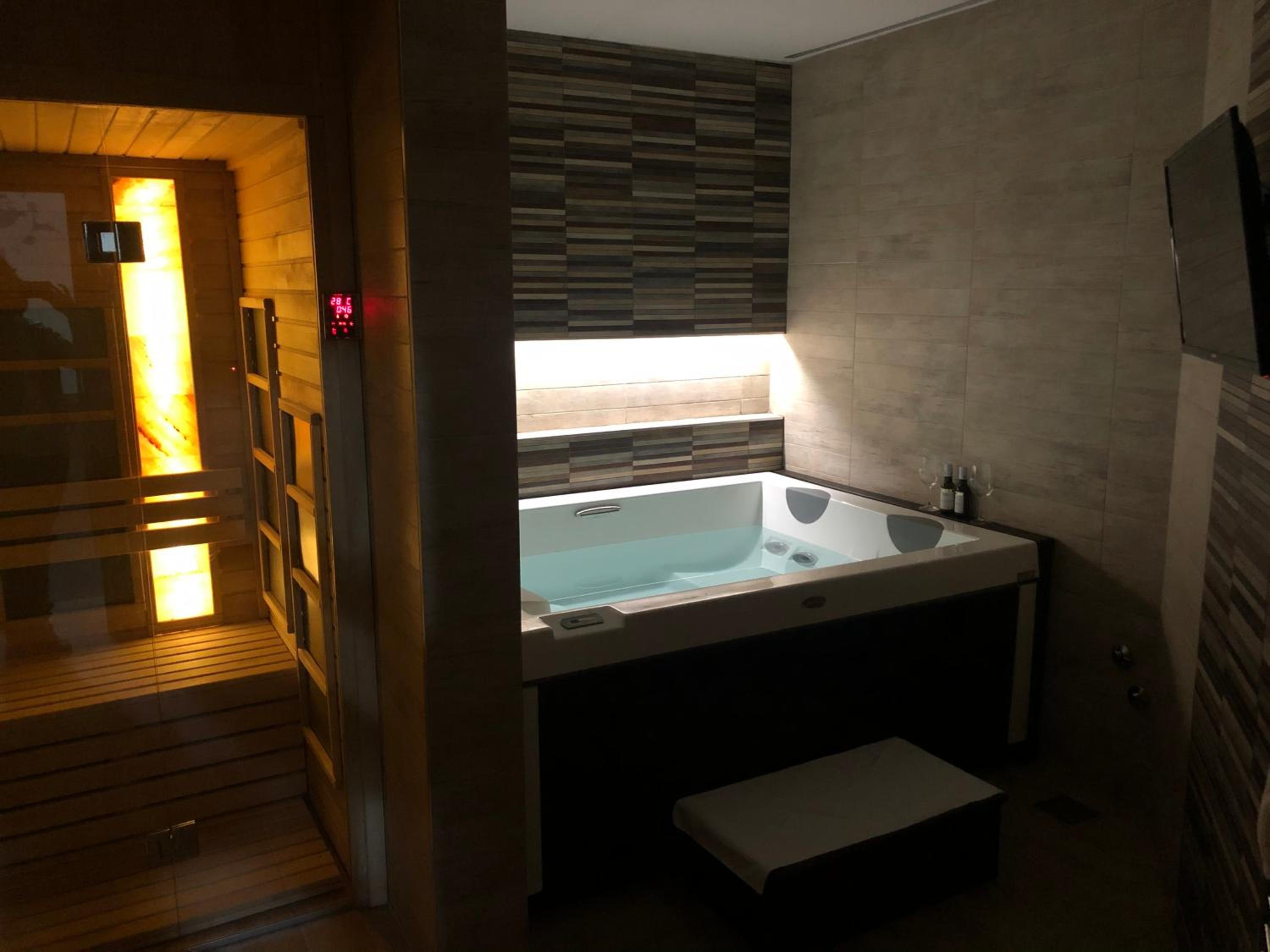 NV Luxury Suites & Spa view 5