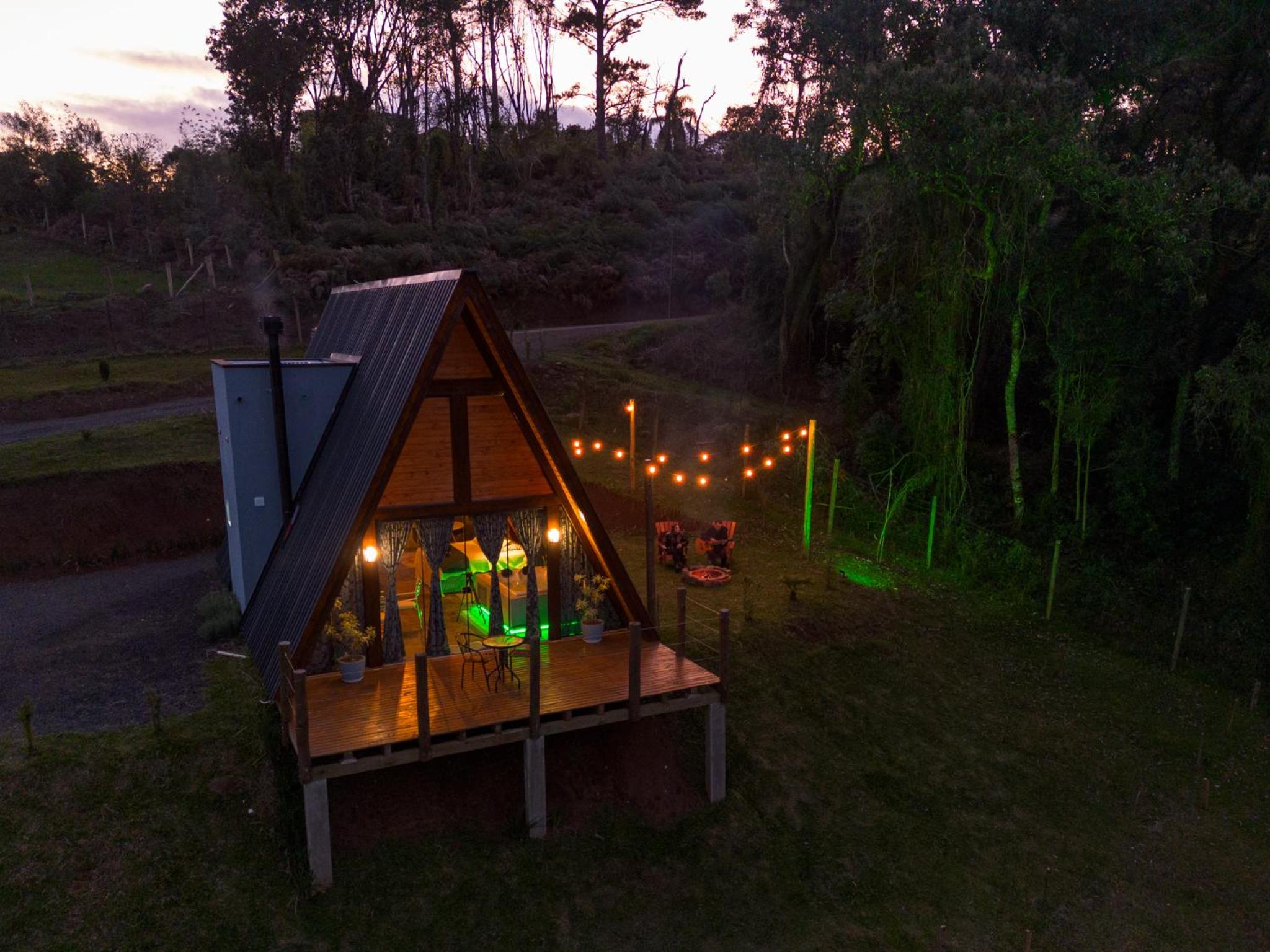Cabana com Hidromassagem e Vista, a 12km de Treze Tílias