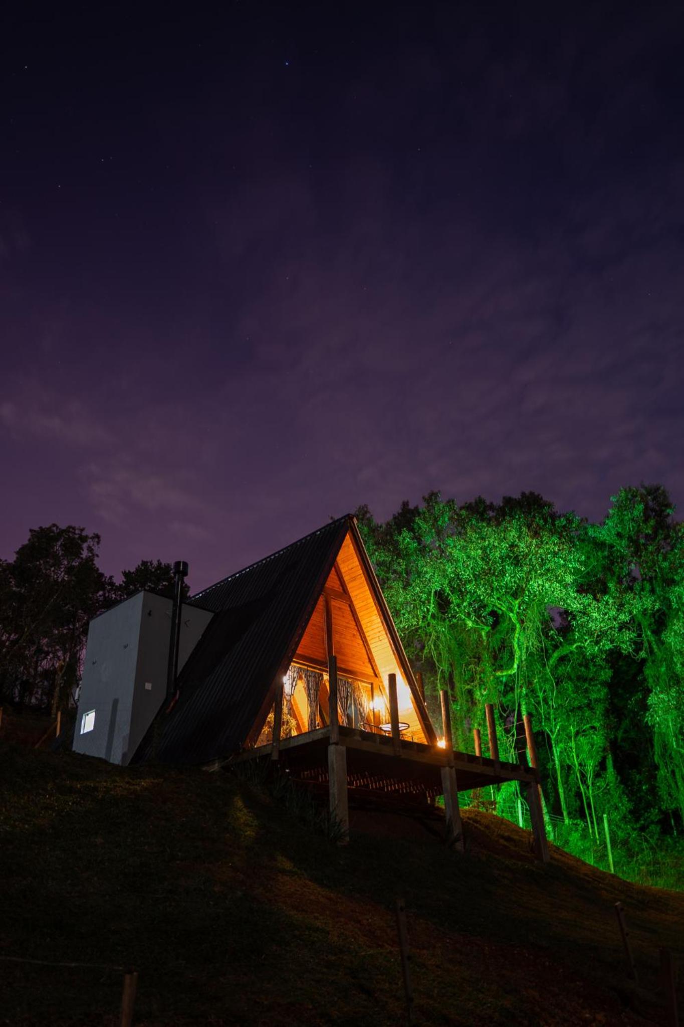 Cabana com Hidromassagem e Vista, a 12km de Treze Tílias