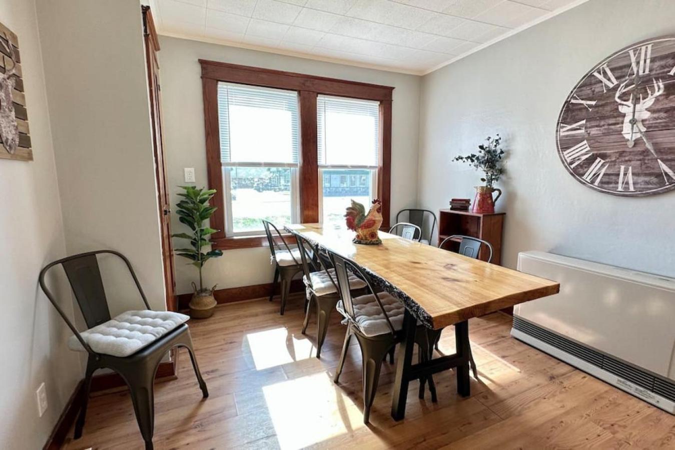 3 beds in Gorham direct trail access view 3