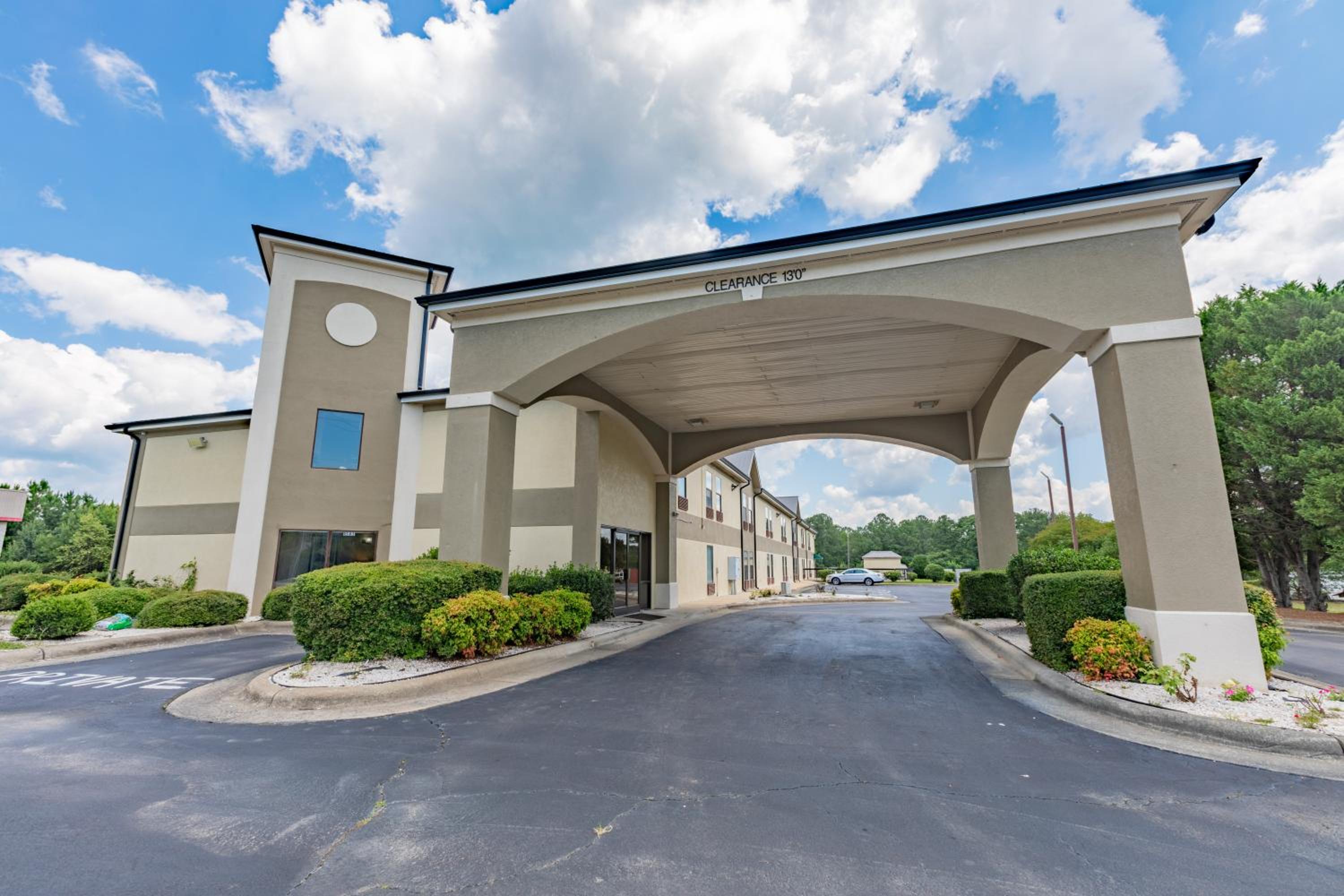 Baymont by Wyndham Creedmoor
