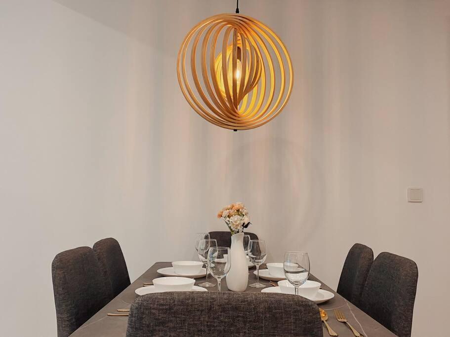 Luxury Residence @ Eaton