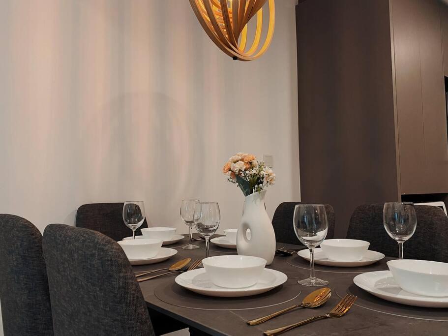 Luxury Residence @ Eaton