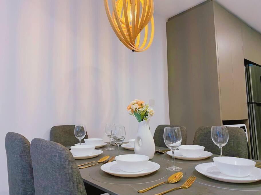 Luxury Residence @ Eaton