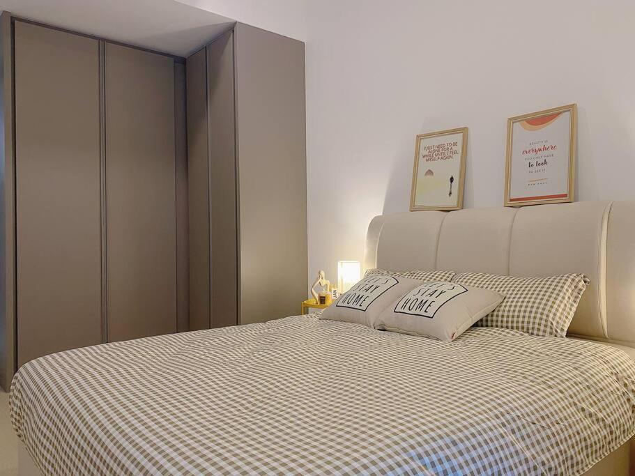 Luxury Residence @ Eaton