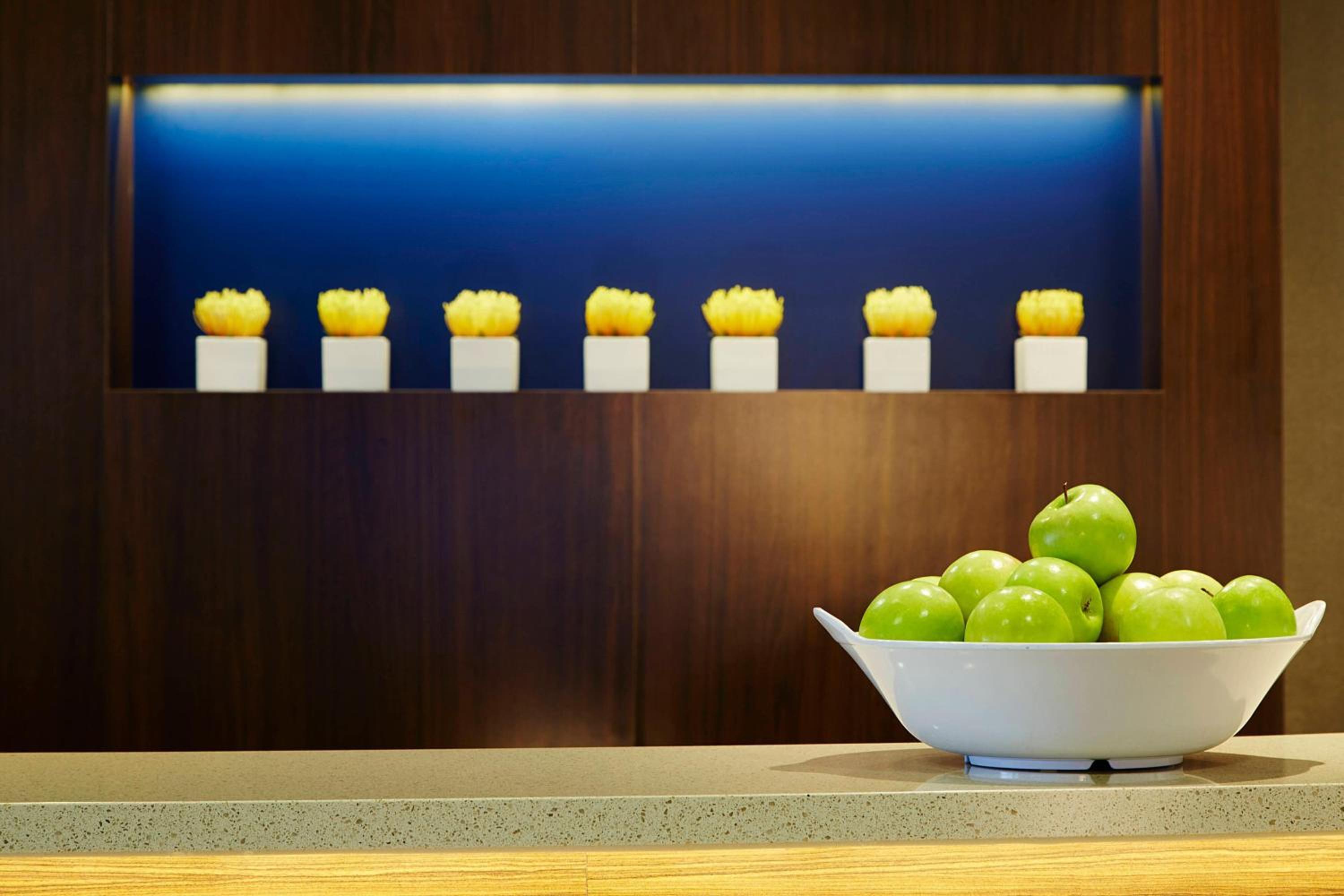 Boston Vacations - Courtyard Boston Natick - Property Image 2