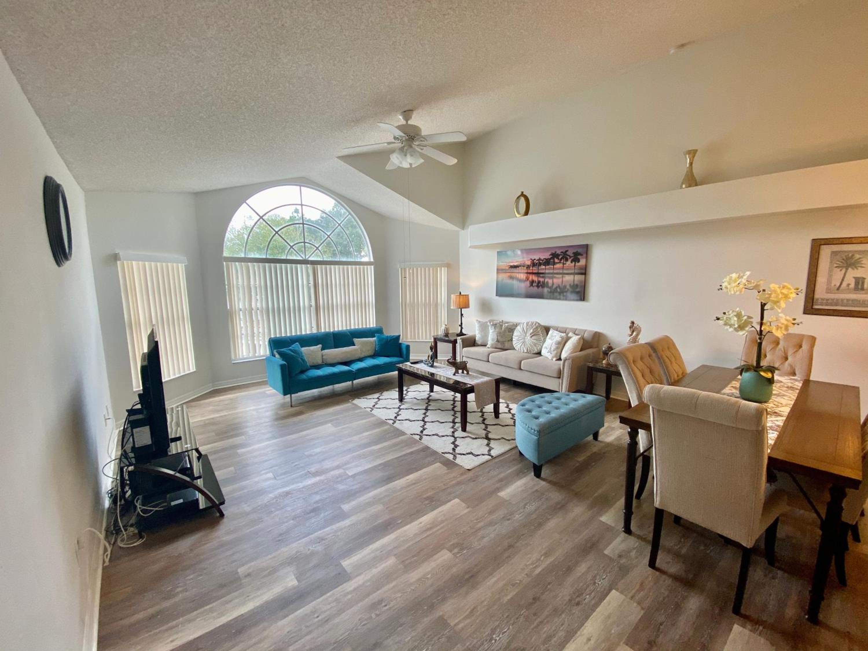 Three-Bedroom Apartment - 5009 LBC - VUSA view 5