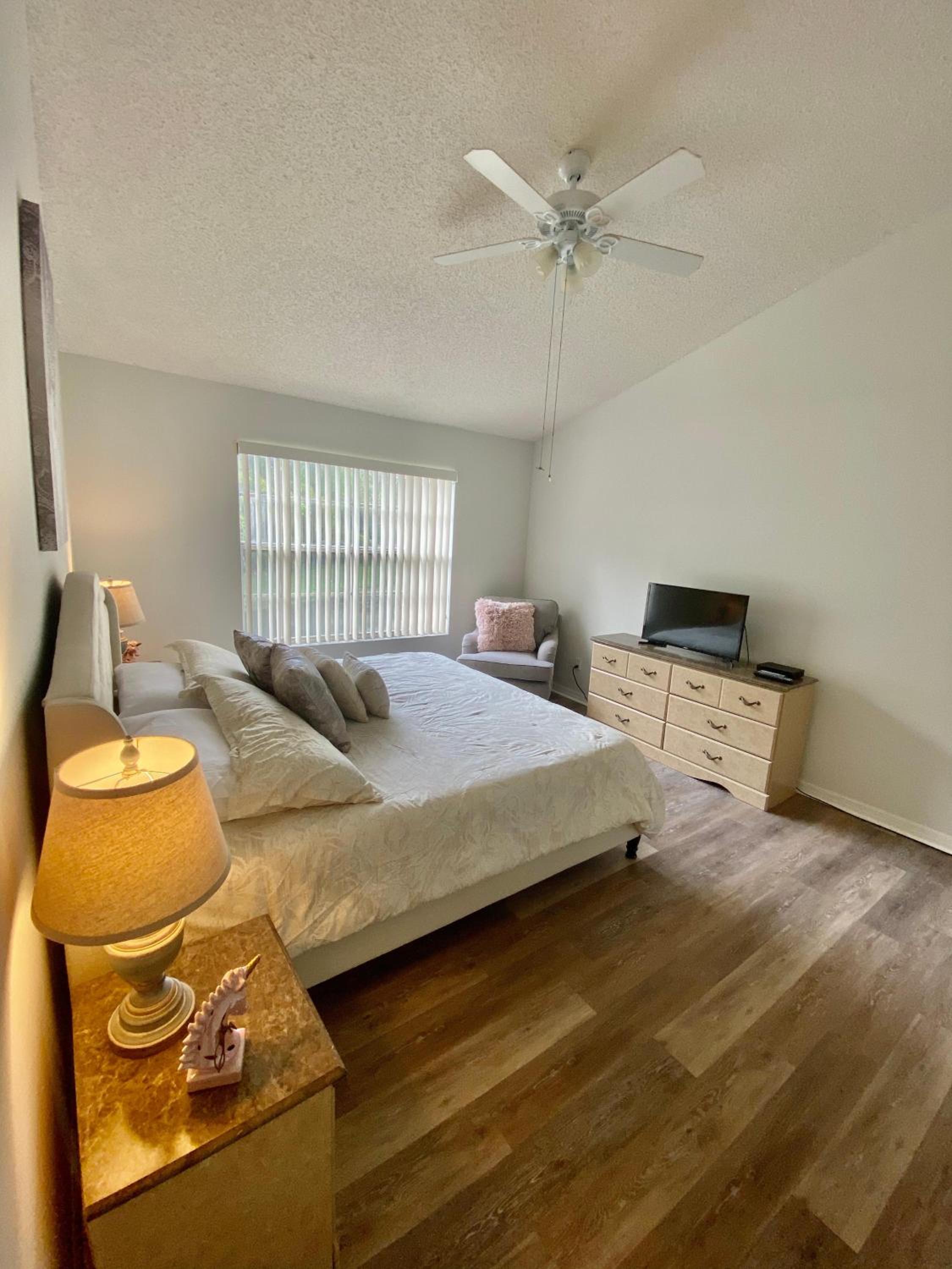 Three-Bedroom Apartment - 5009 LBC - VUSA view 2