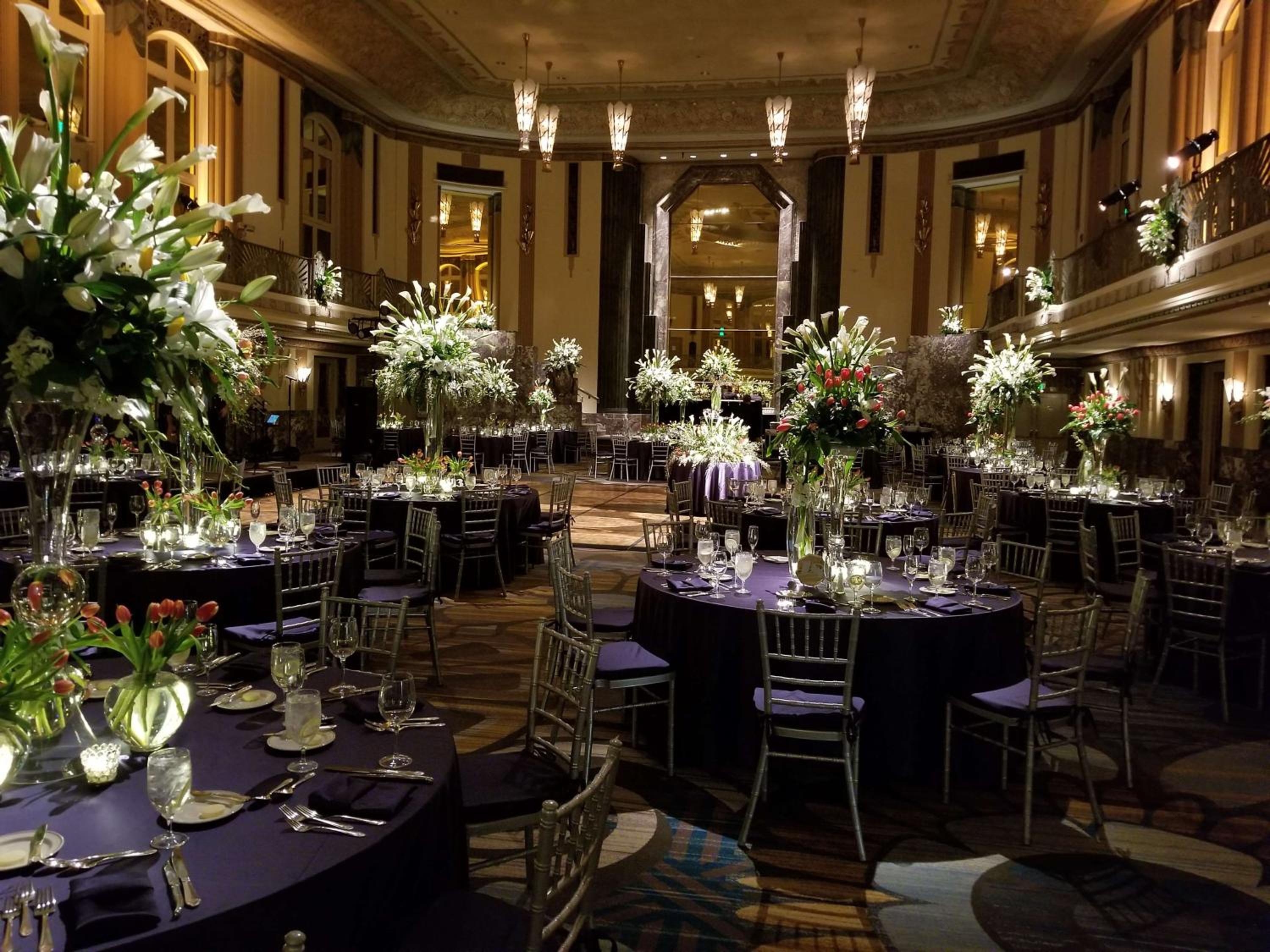 Hotel Hilton Cincinnati Netherland Plaza - Image 1