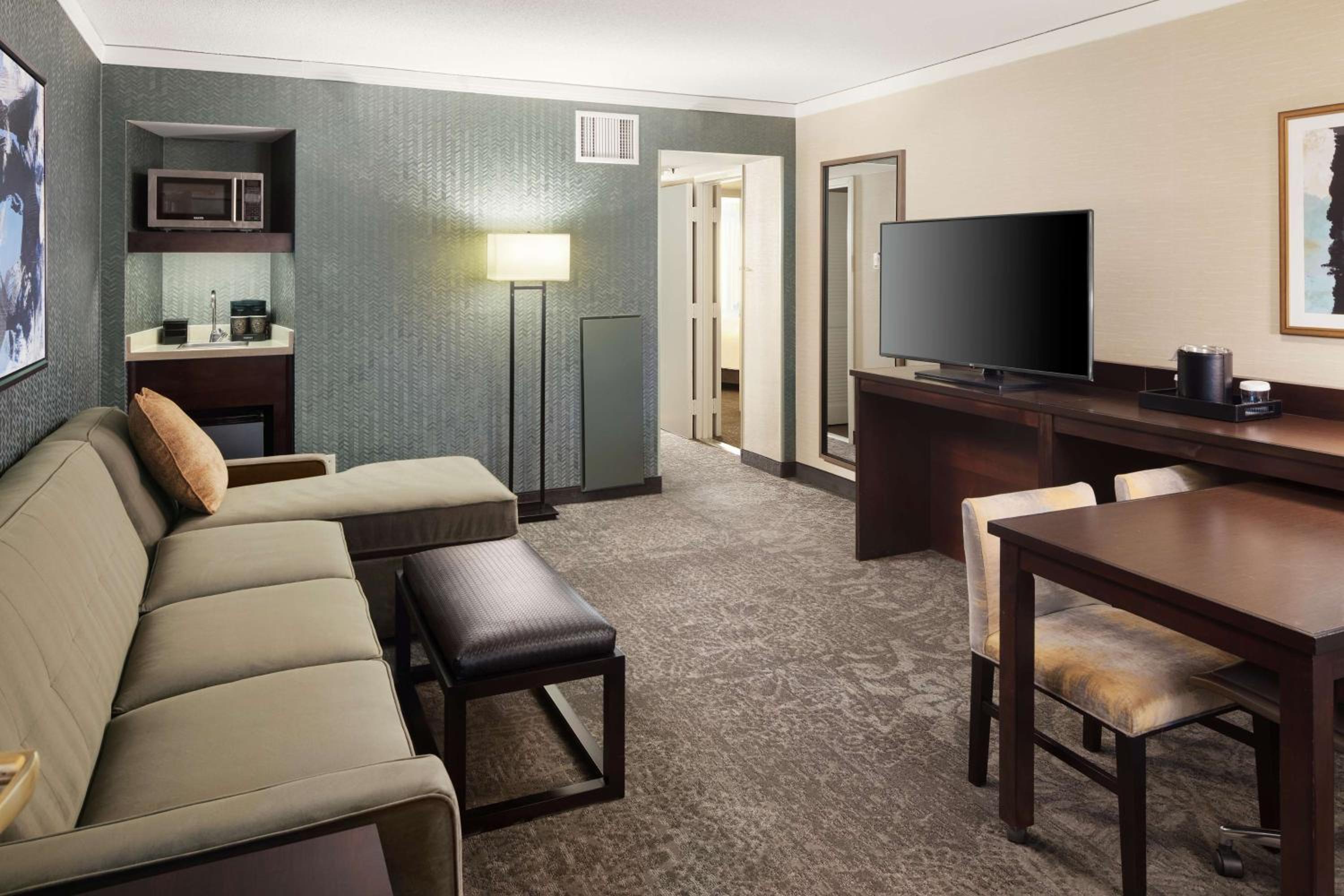 Embassy Suites Tysons Corner - Property Image 39