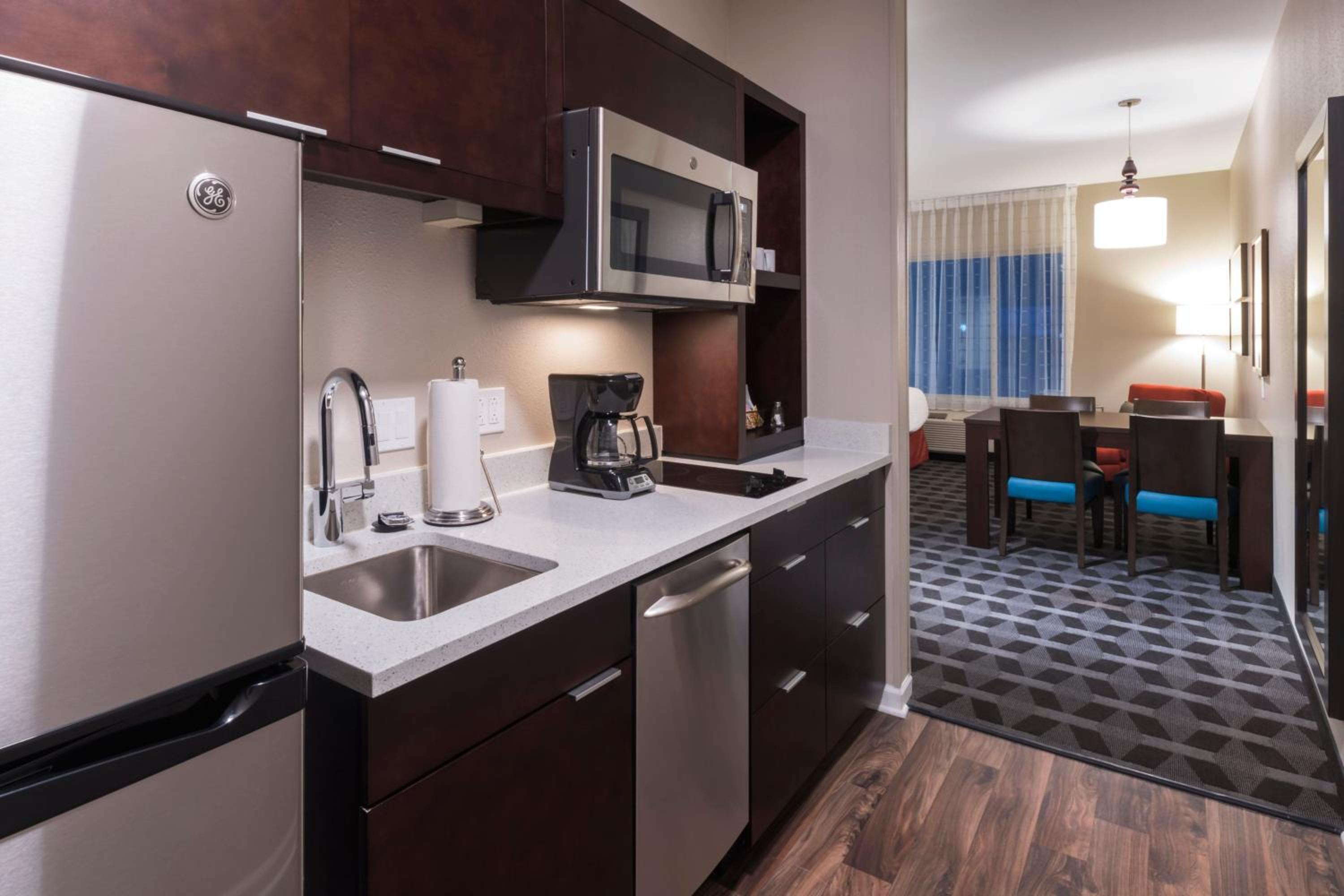 Hays Vacations - Towneplace Suites By Marriott Hays - Property Image 2