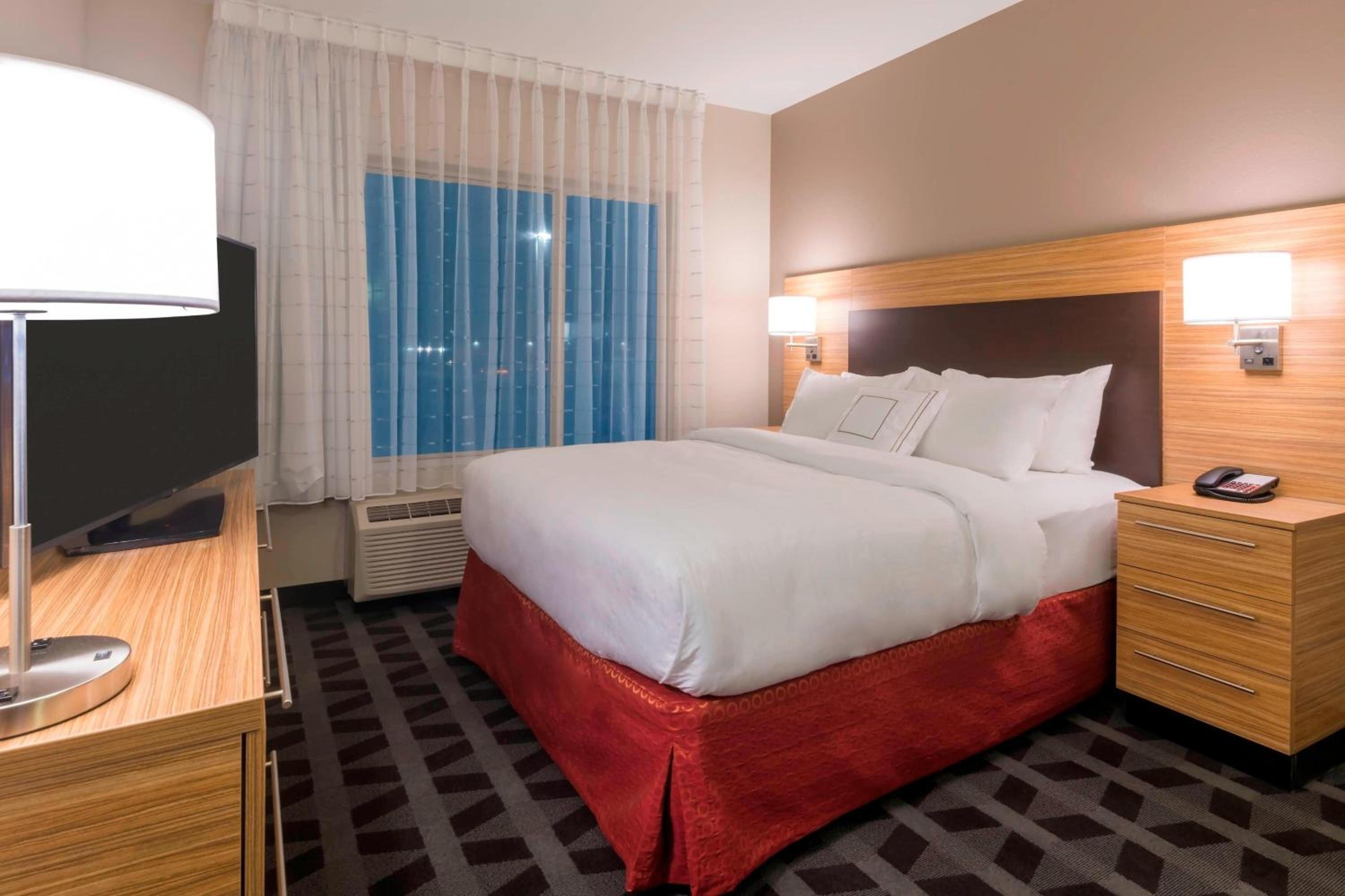 Hays Vacations - Towneplace Suites By Marriott Hays - Property Image 7