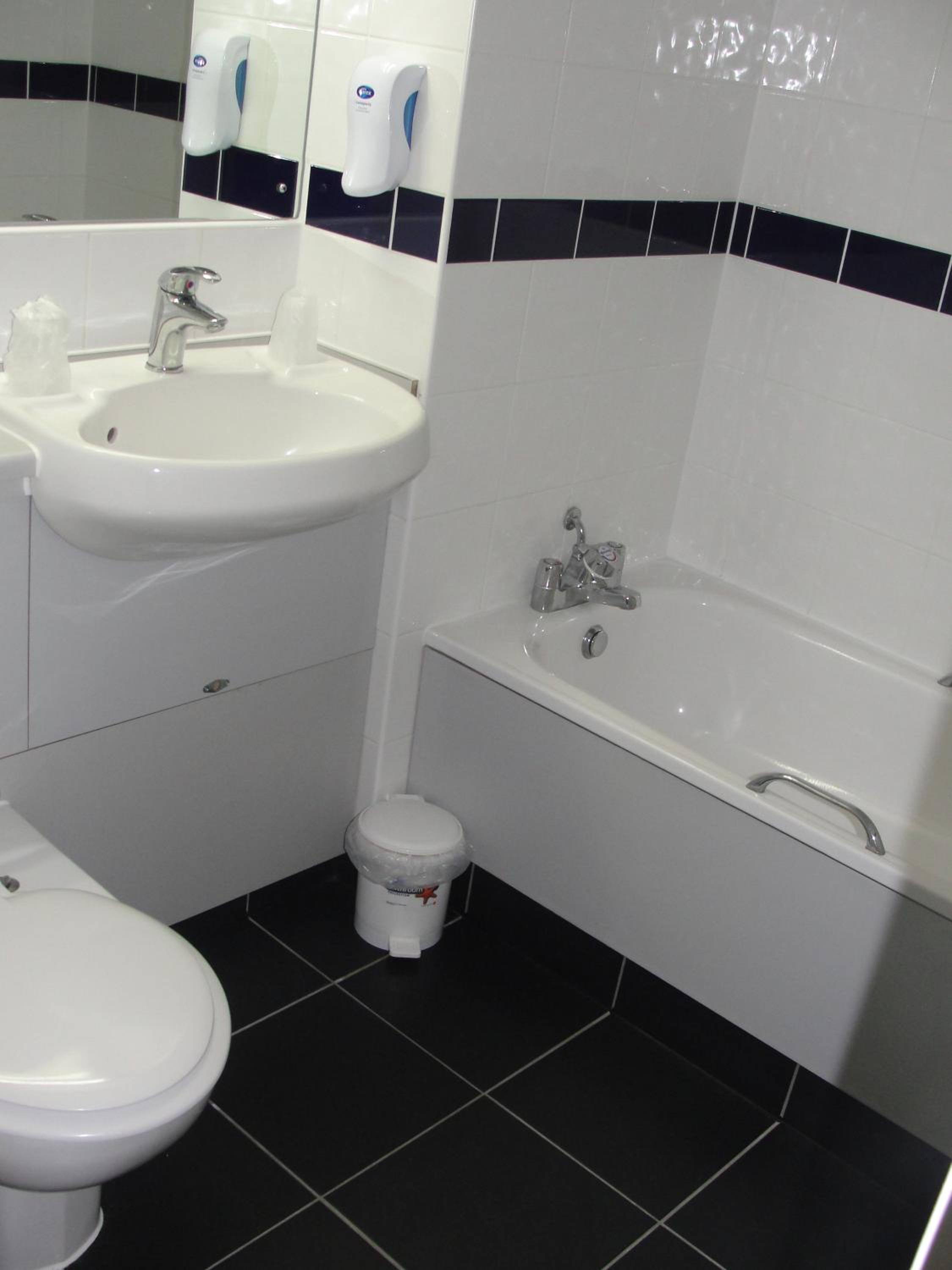 Warwick Vacations - Days Inn Hotel Warwick South - Southbound M40 - Property Image 9