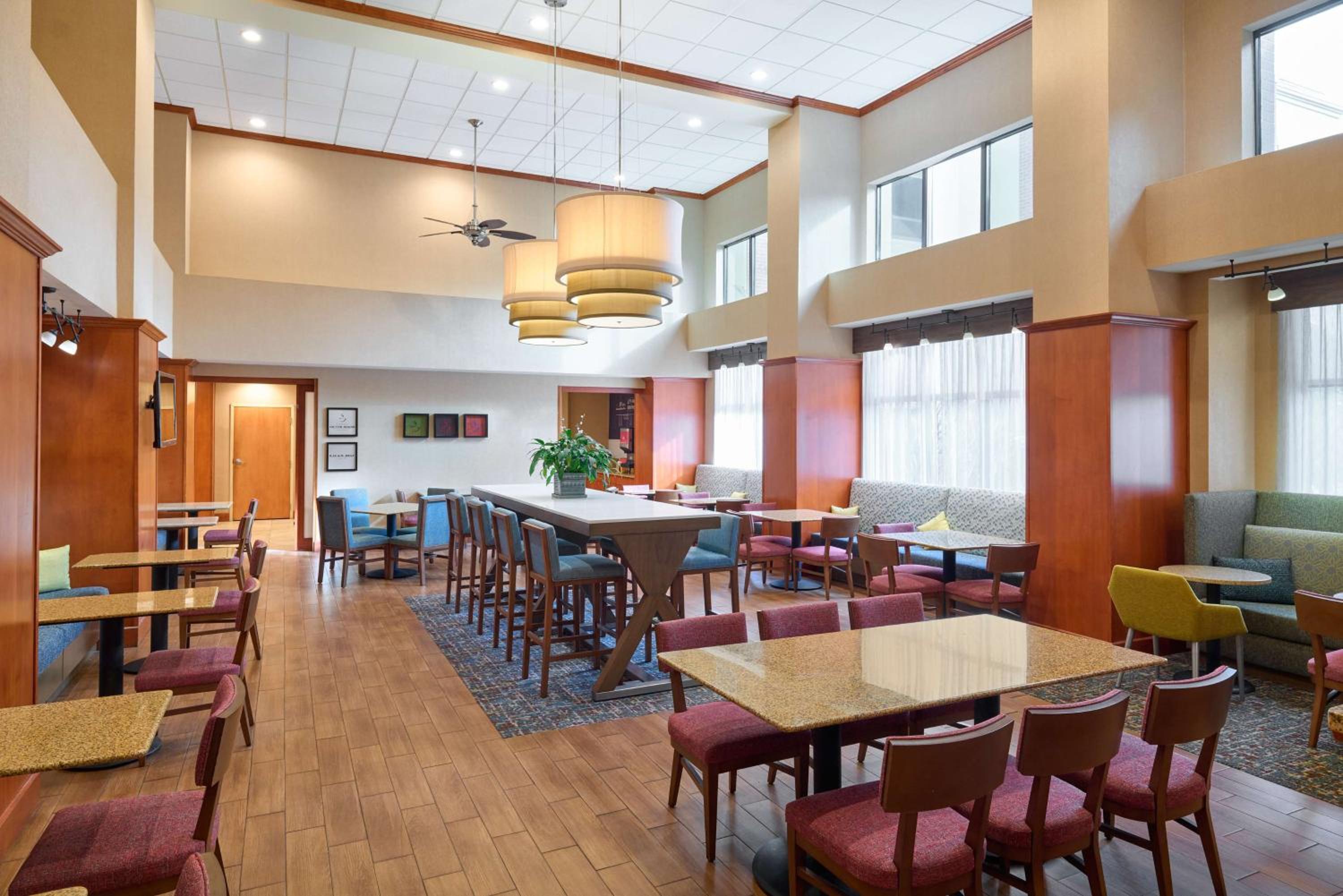 Smithfield Vacations - Hampton Inn Suites Providence / Smithfield - Property Image 30