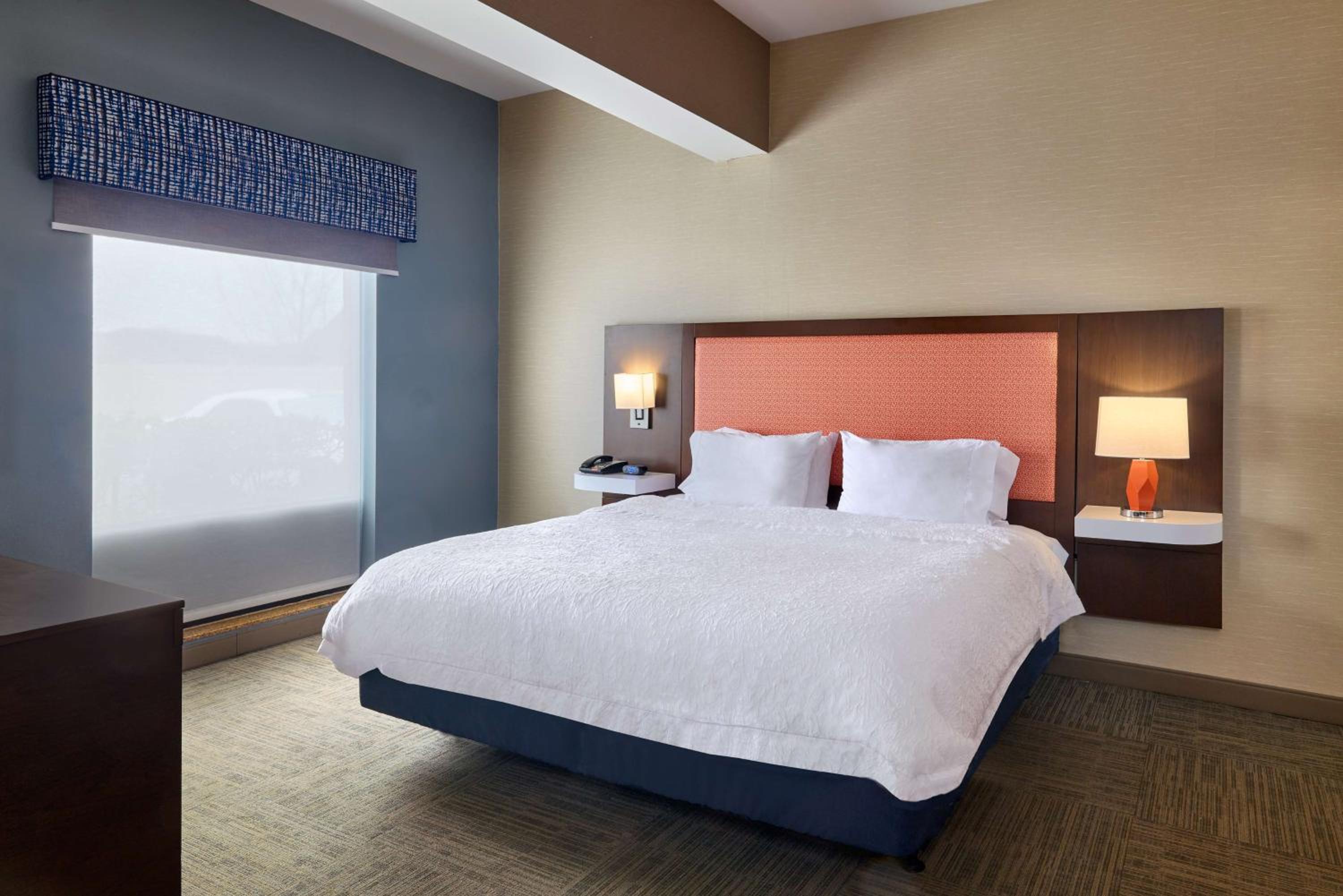 Smithfield Vacations - Hampton Inn  Suites Providence / Smithfield - Property Image 8