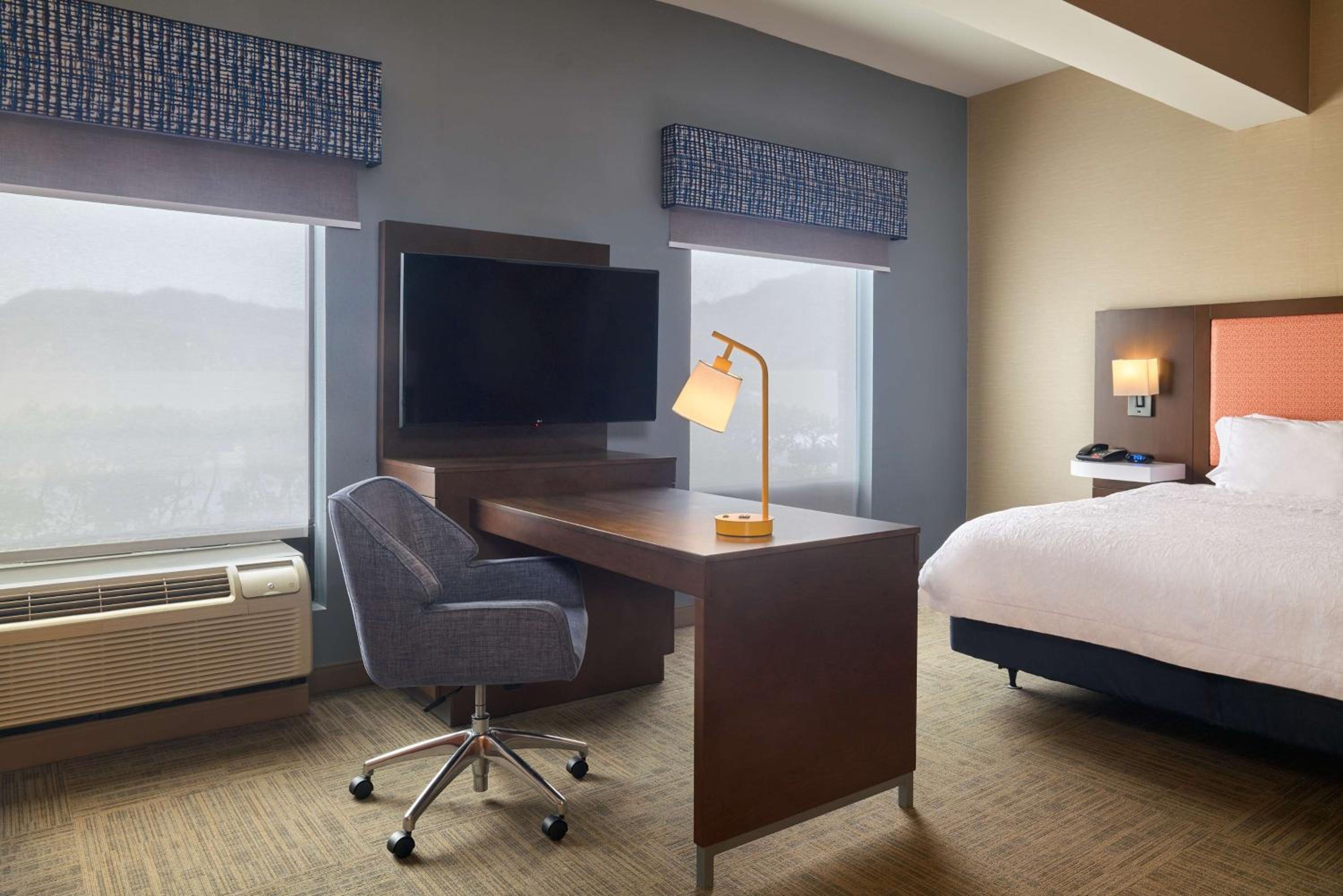 Smithfield Vacations - Hampton Inn  Suites Providence / Smithfield - Property Image 9