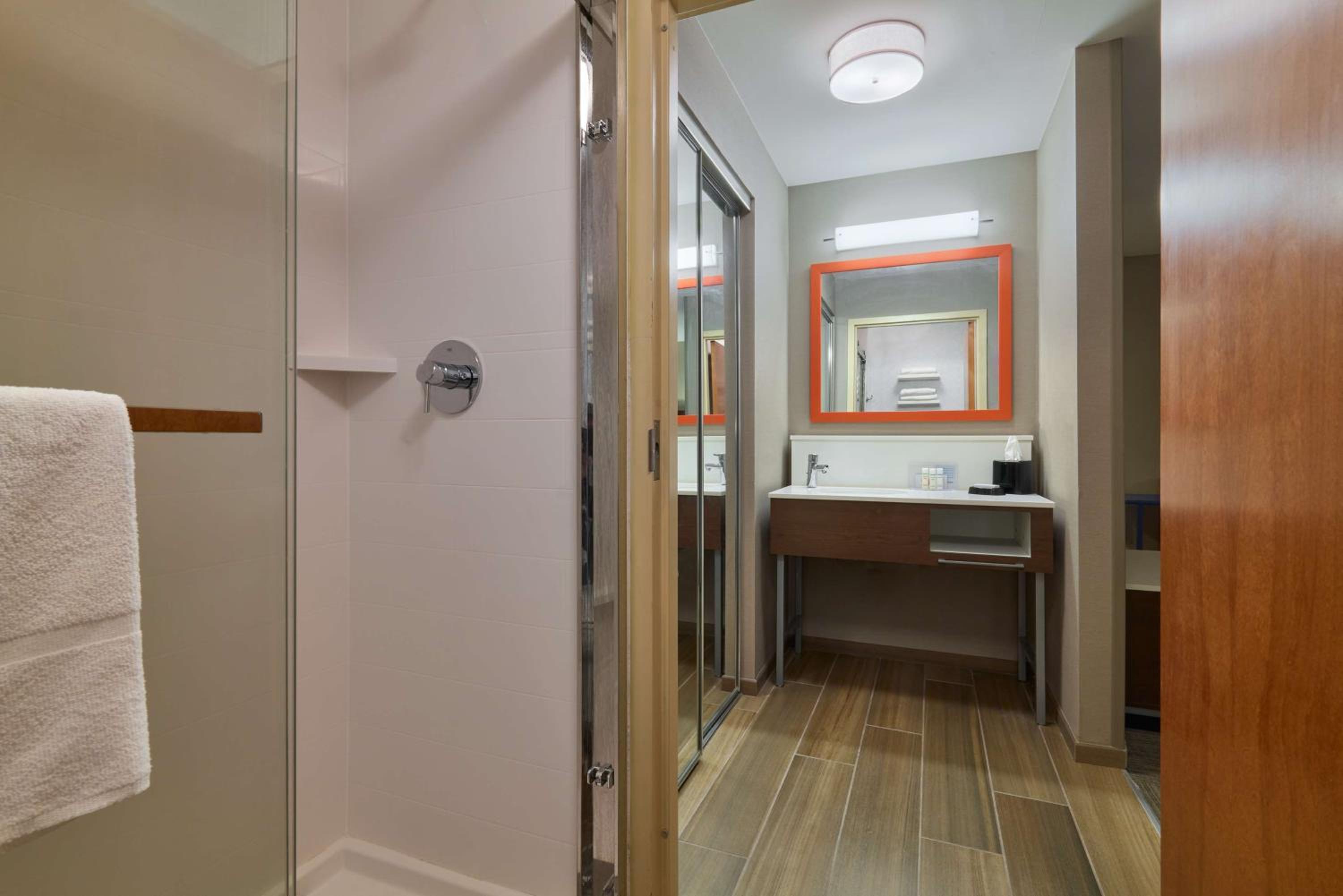 Smithfield Vacations - Hampton Inn  Suites Providence / Smithfield - Property Image 11