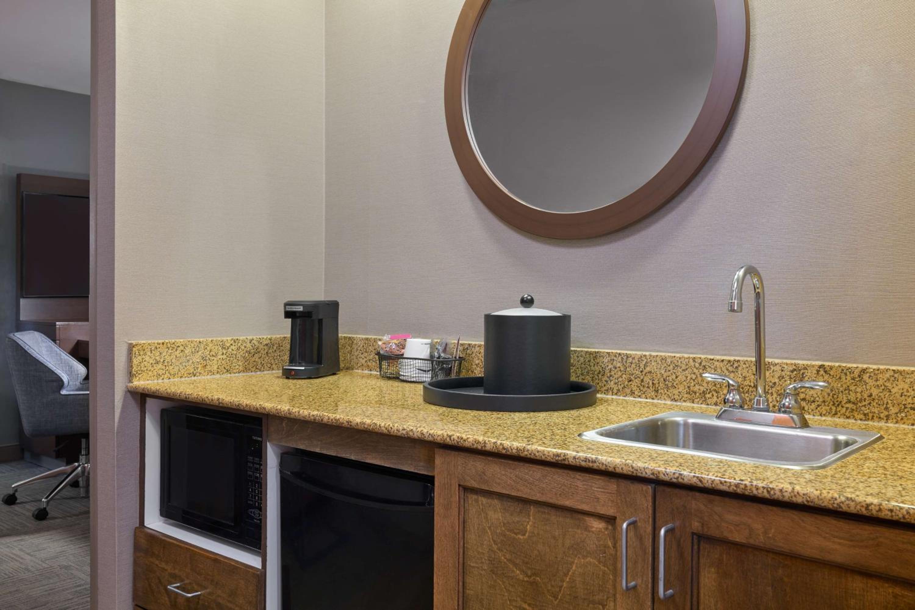 Smithfield Vacations - Hampton Inn Suites Providence / Smithfield - Property Image 21