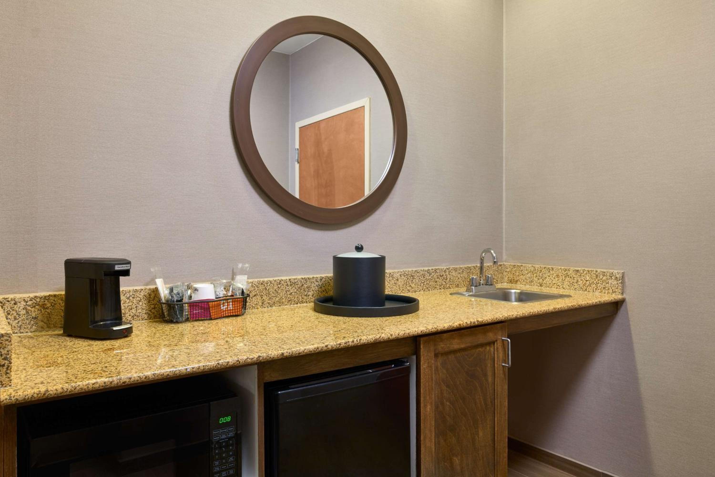 Smithfield Vacations - Hampton Inn Suites Providence / Smithfield - Property Image 20