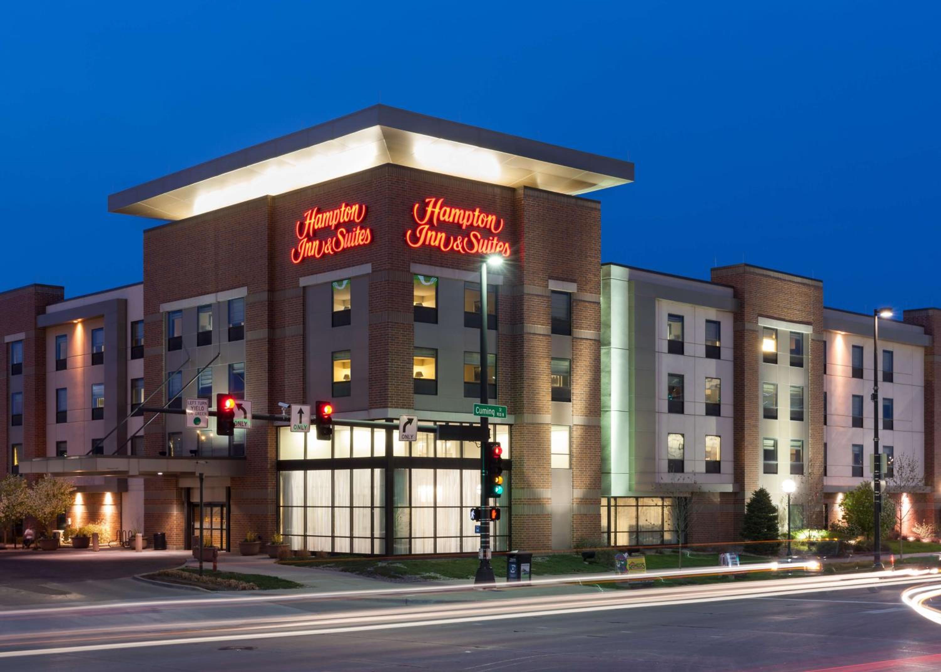 Hotel Hampton Inn & Suites Omaha-Downtown - Image 1
