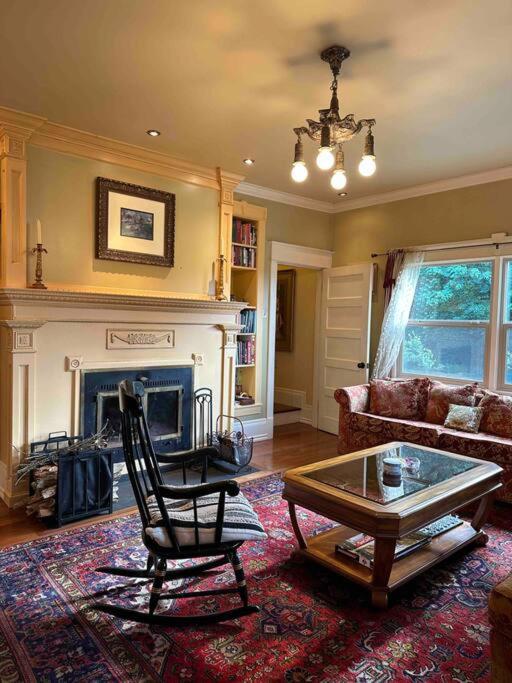Historical Home, near wineries, weddings & shops view 2