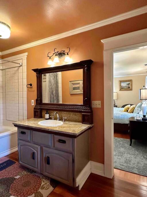 Historical Home, near wineries, weddings & shops view 4