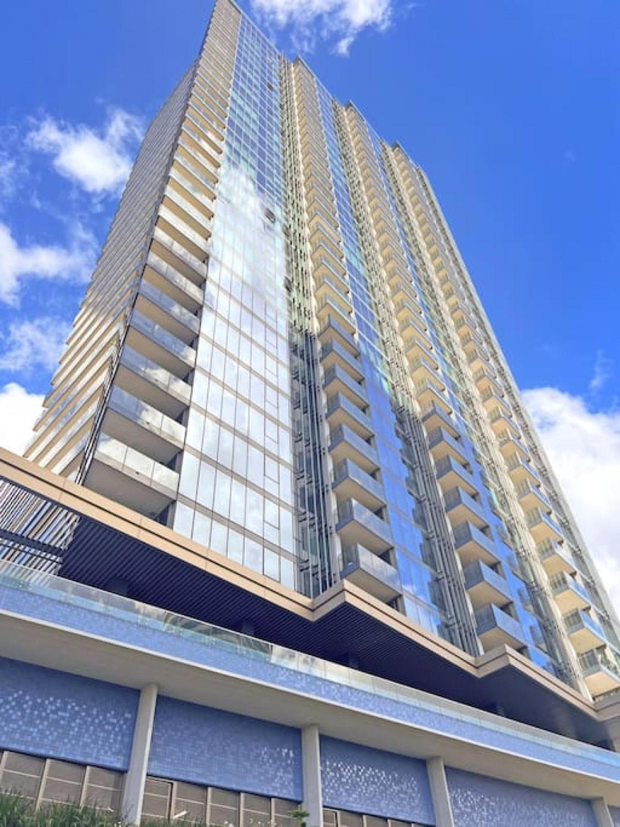 Hotel Signature 14th Floor North East Facing 9