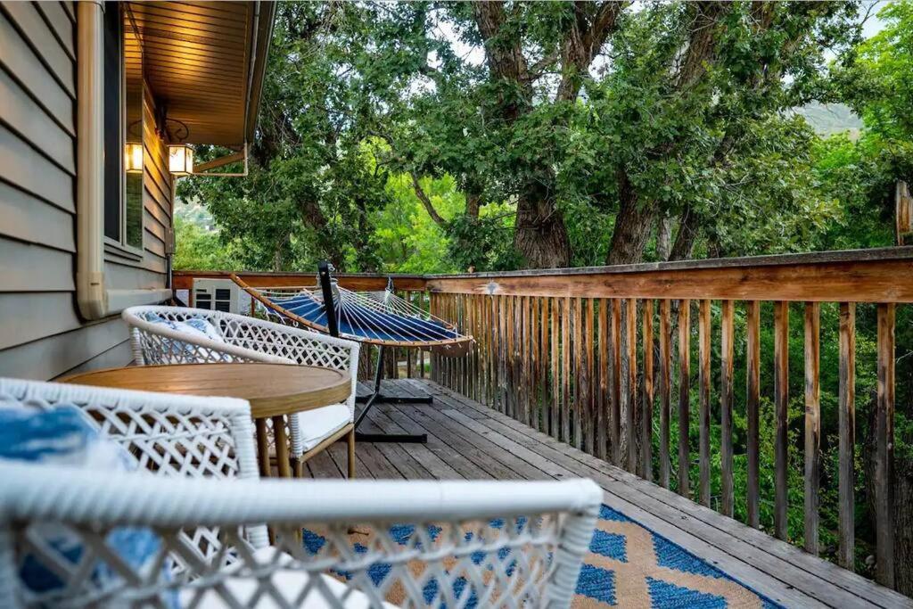 Upper Mountain Haus Studio Close to Slopes Mtns view 5