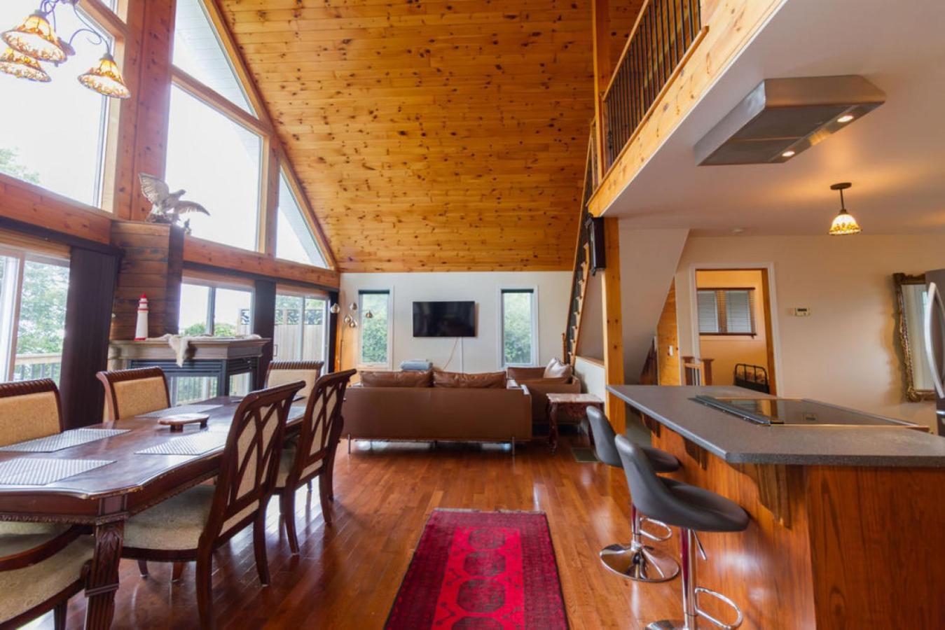 Luxury Waterfront Cottage