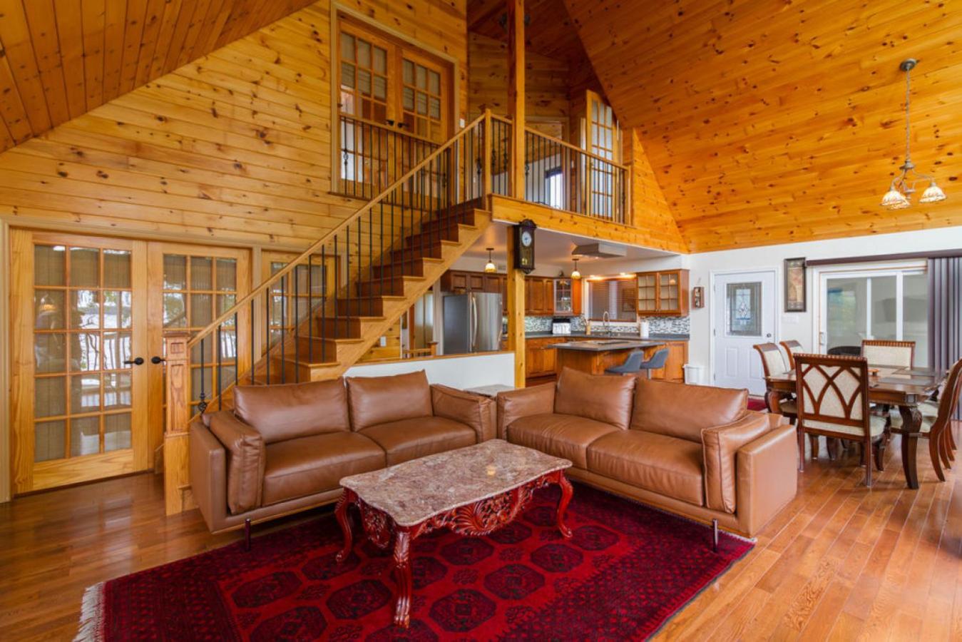 Luxury Waterfront Cottage