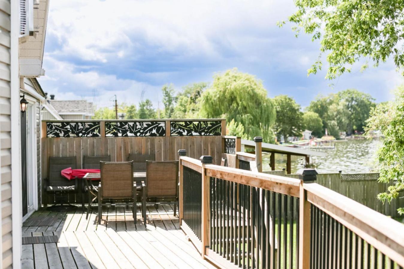 Luxury Waterfront Cottage