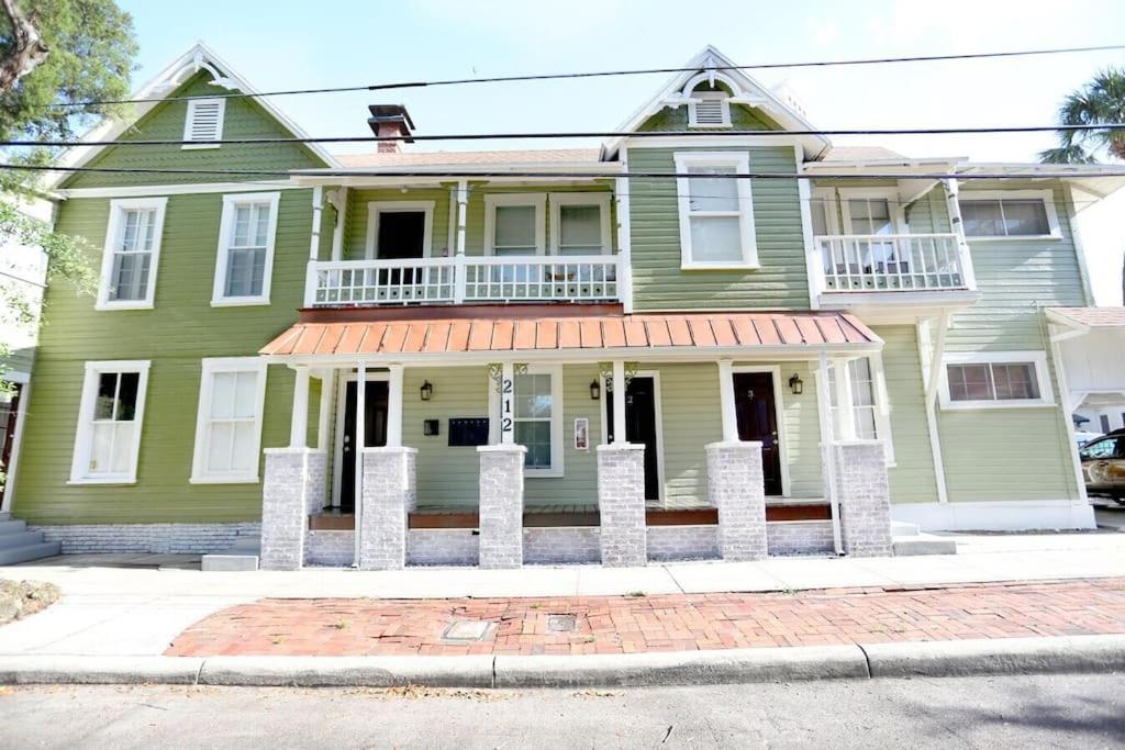 Cosy 3-Bedroom Downtown Walk to Convention Center view 4