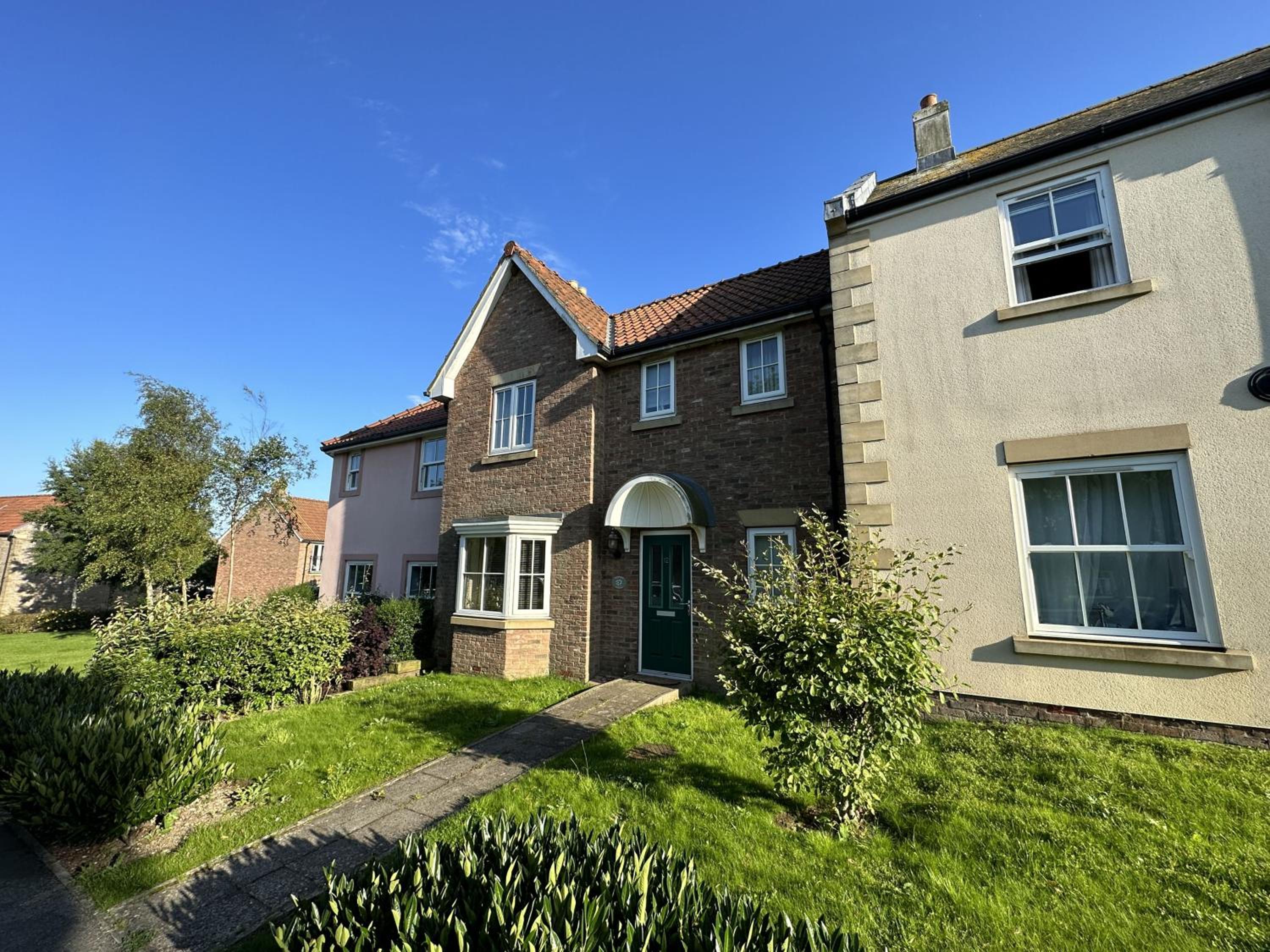 Snowdrop Cottage - Part of the The Bay Filey Holiday Village with pool, gym and direct beach access, pub, restaurant, tennis and meadows walks