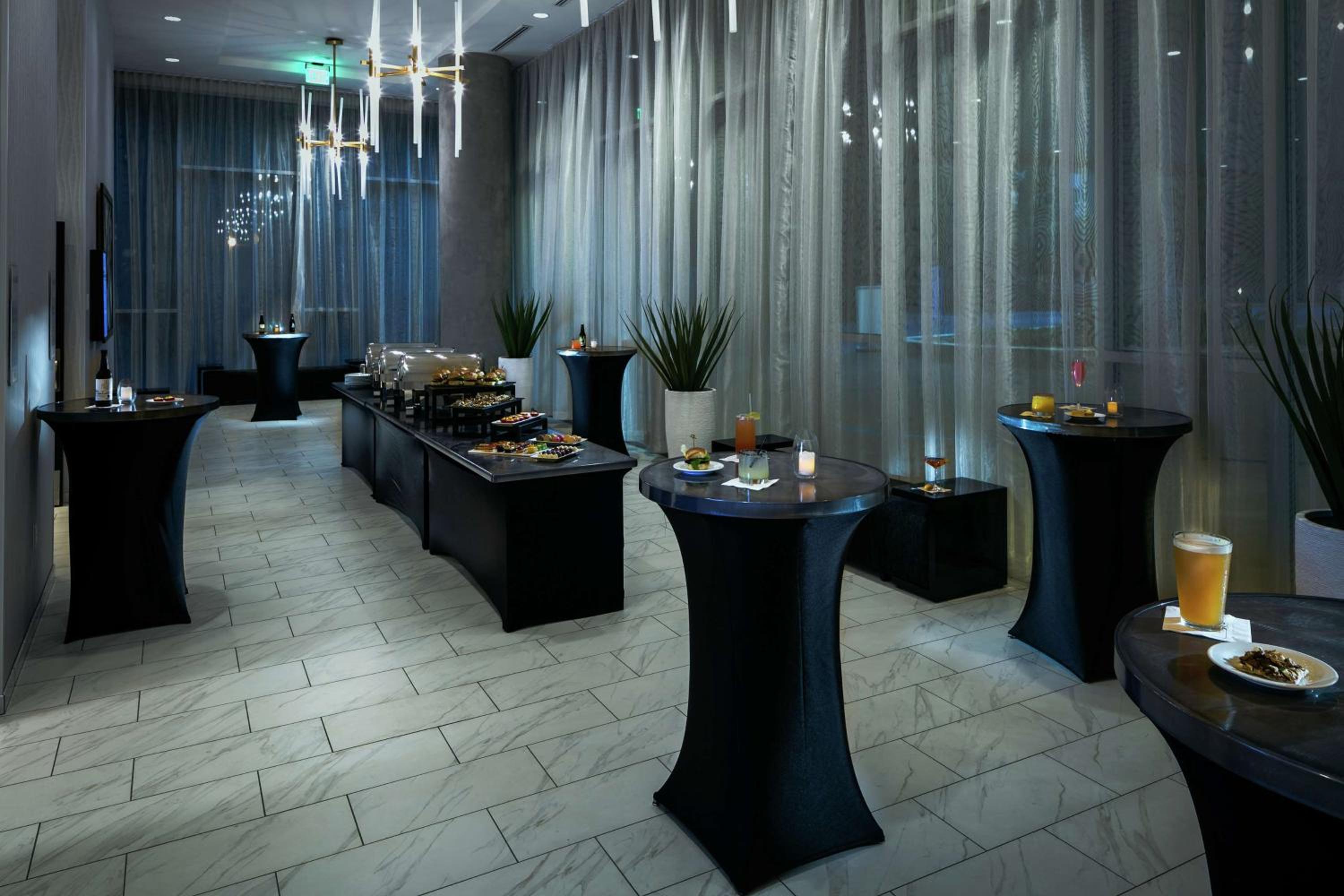 Seattle Vacations - Hilton Garden Inn Seattle Bellevue Downtown, WA - Property Image 2