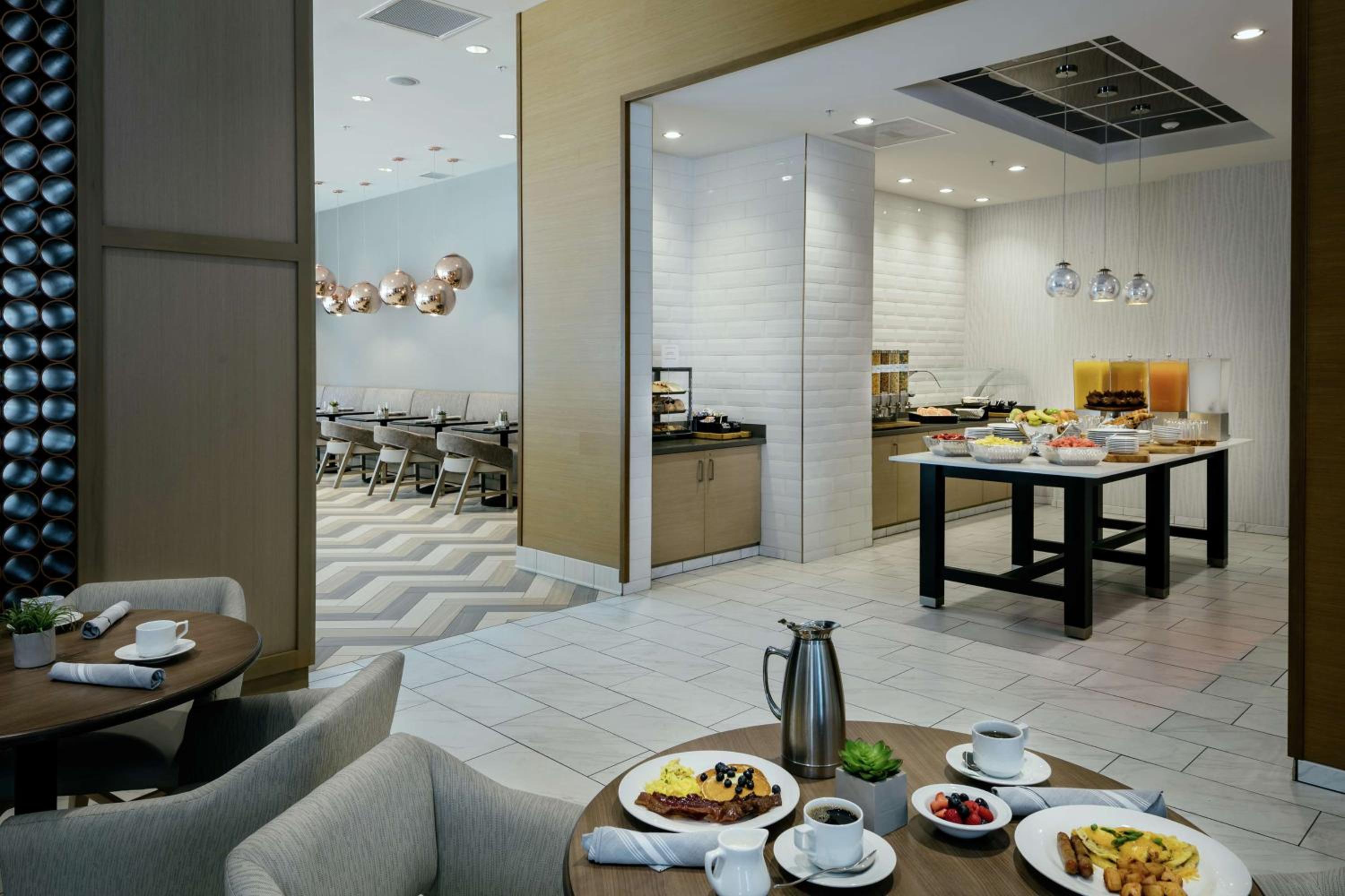 Seattle Vacations - Hilton Garden Inn Seattle Bellevue Downtown, WA - Property Image 4