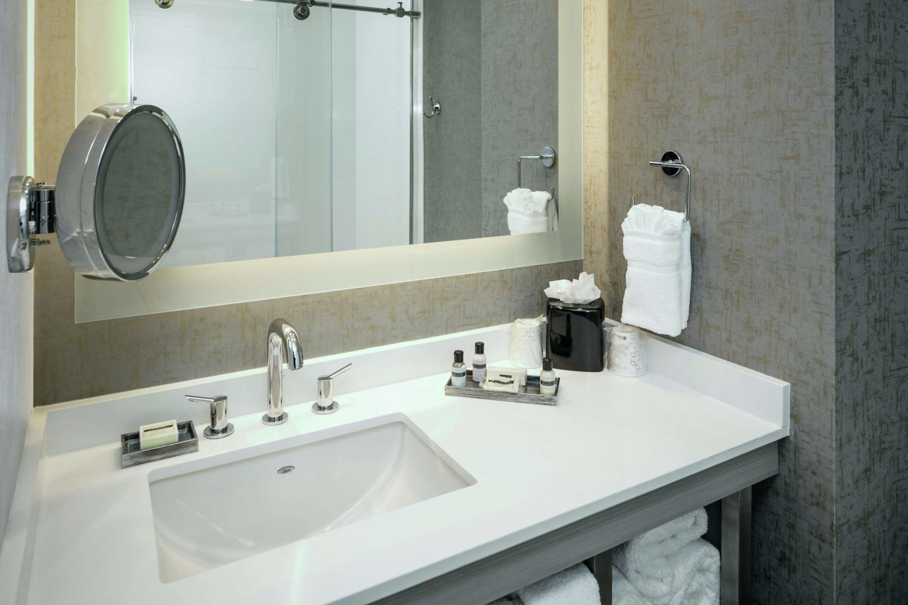Hilton Garden Inn Seattle Bellevue Downtown, WA - Property Image 8