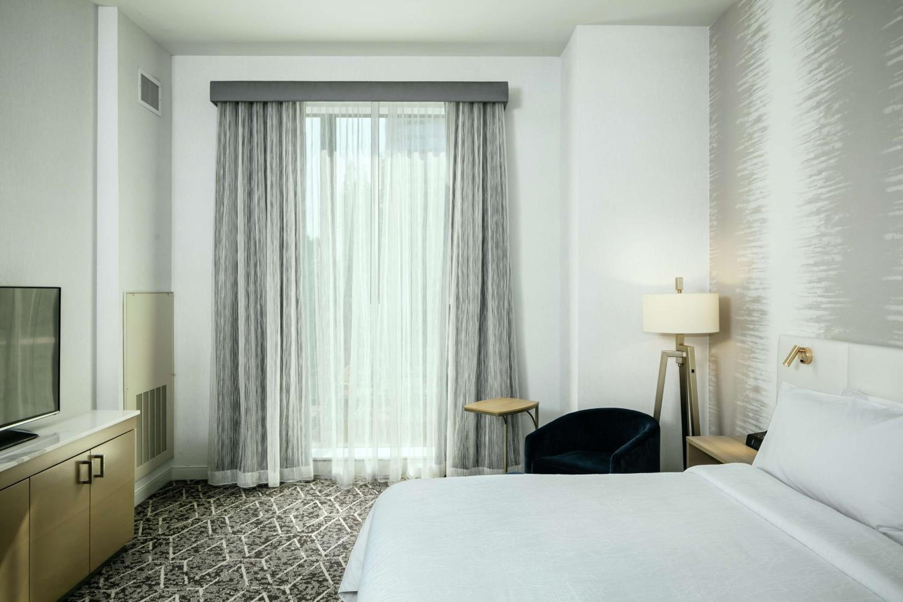 Hilton Garden Inn Seattle Bellevue Downtown, WA - Property Image 10