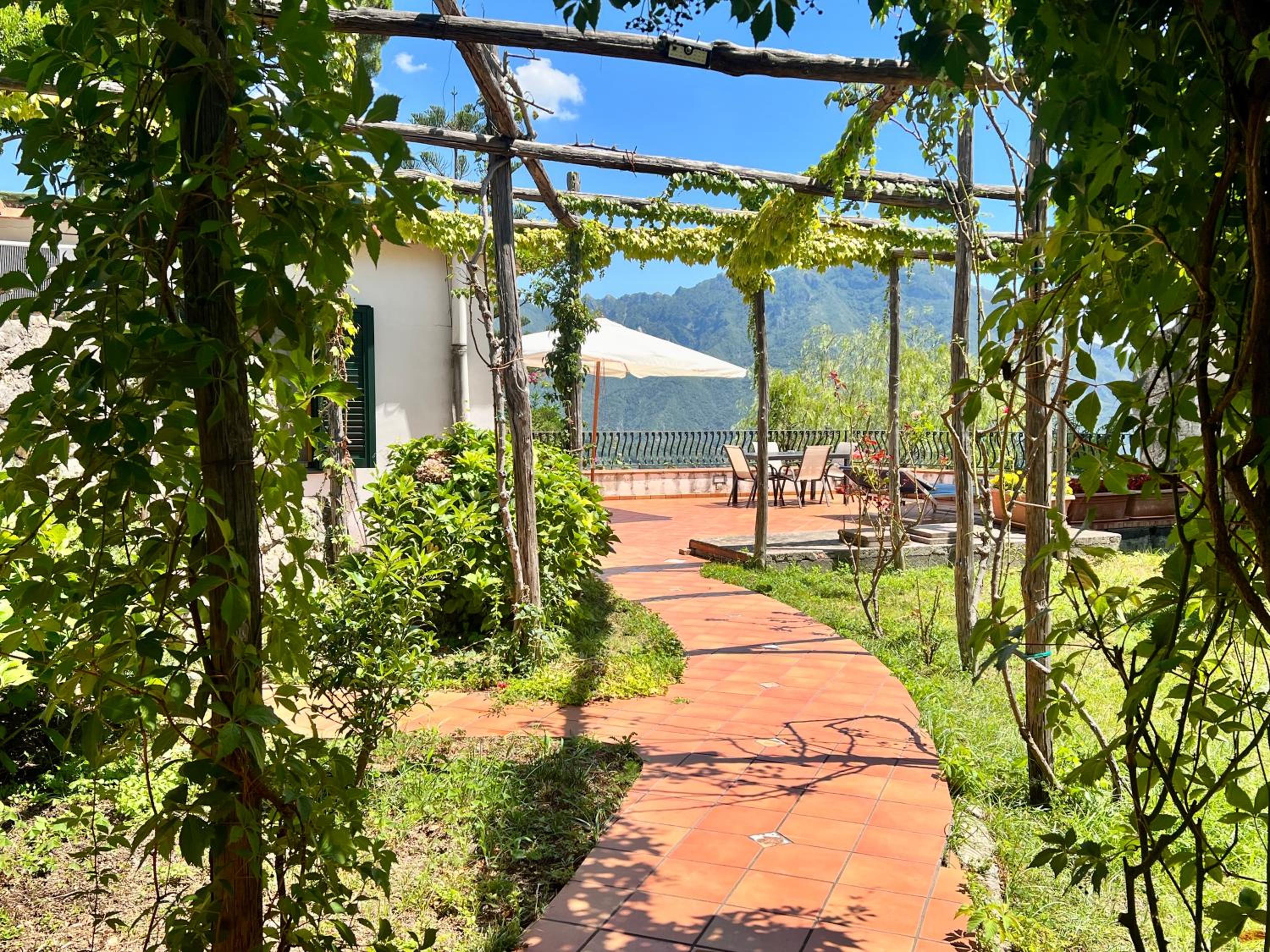 Casa Ravello with terrace & garden photo 4