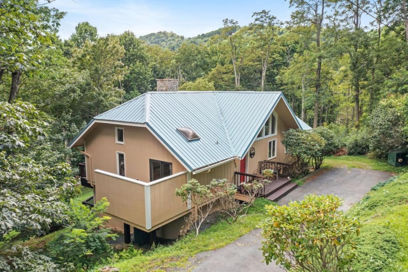 Lux Chalet with Amazing Views of Grandfather Mtn