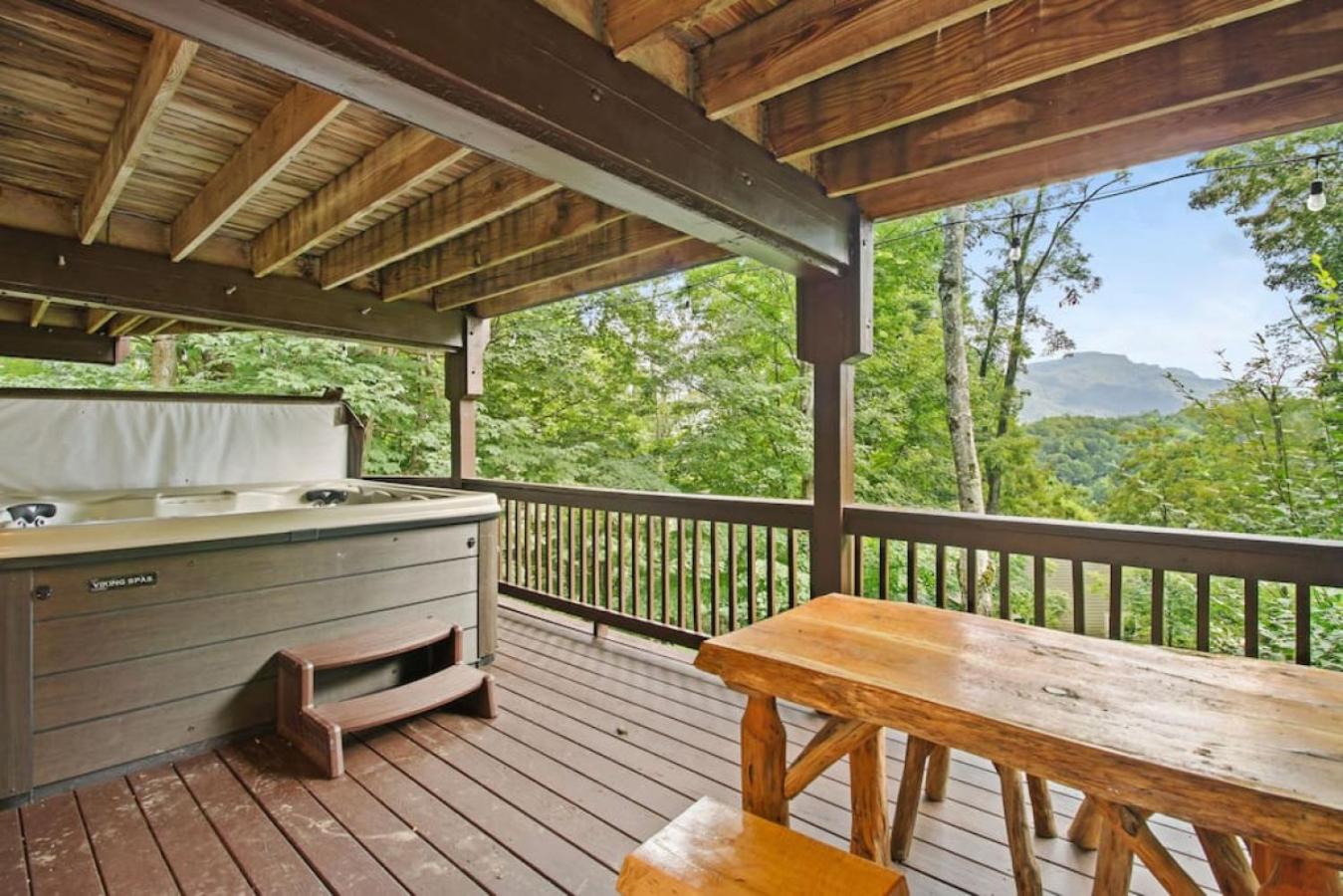 Lux Chalet with Amazing Views of Grandfather Mtn