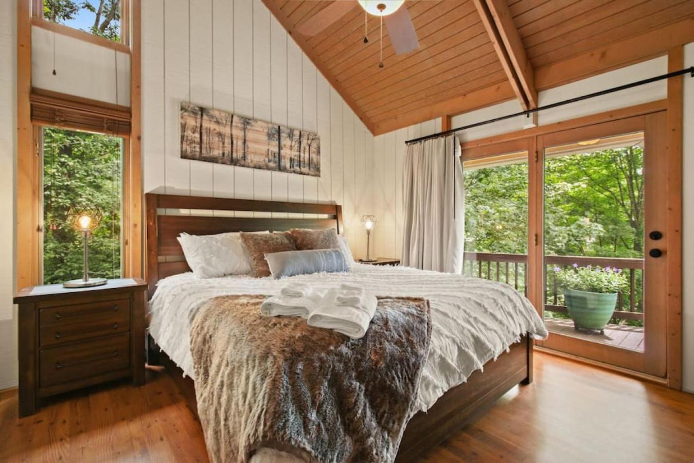 Lux Chalet with Amazing Views of Grandfather Mtn
