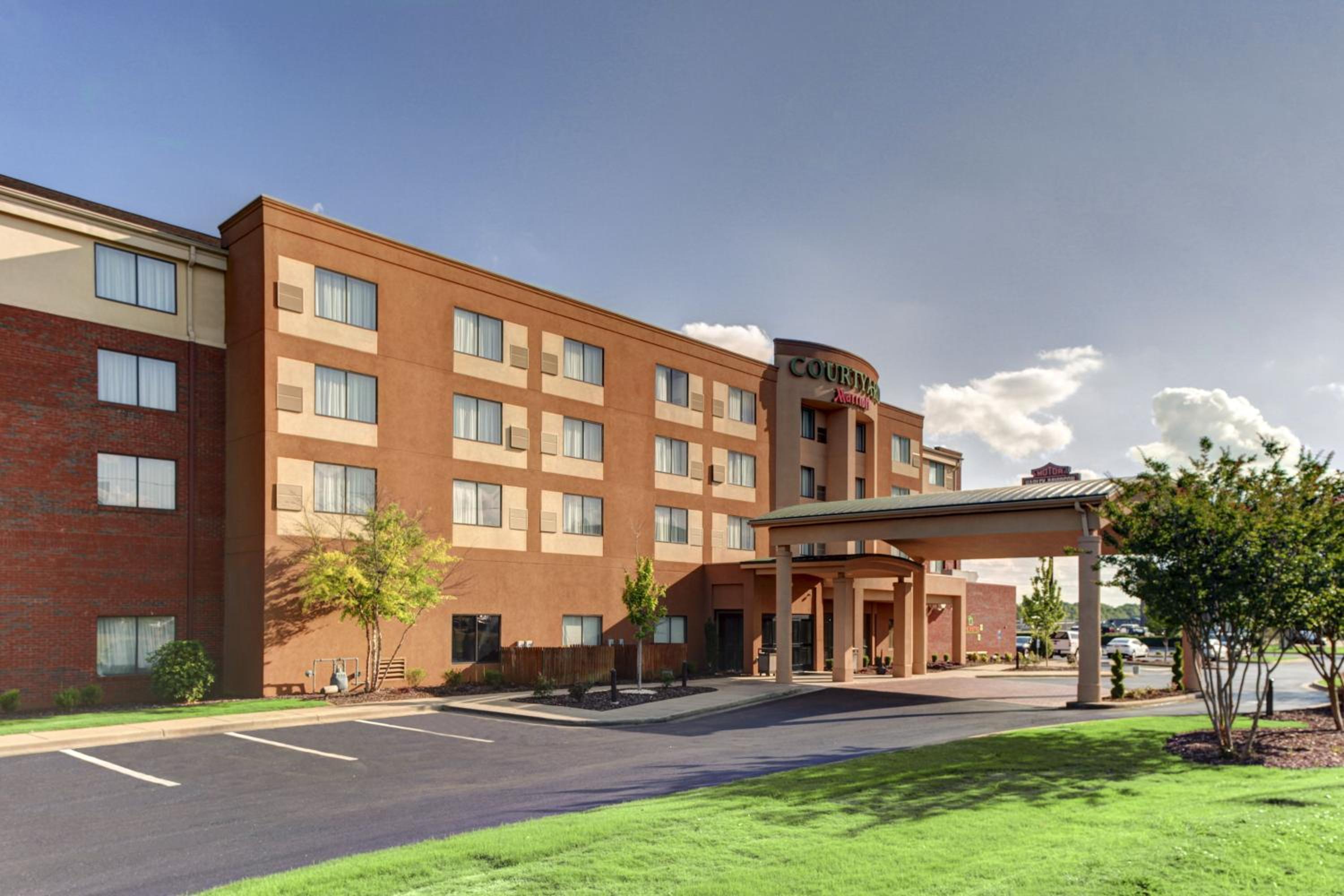 Oxford Vacations - Courtyard by Marriott Anniston Oxford - Property Image 2