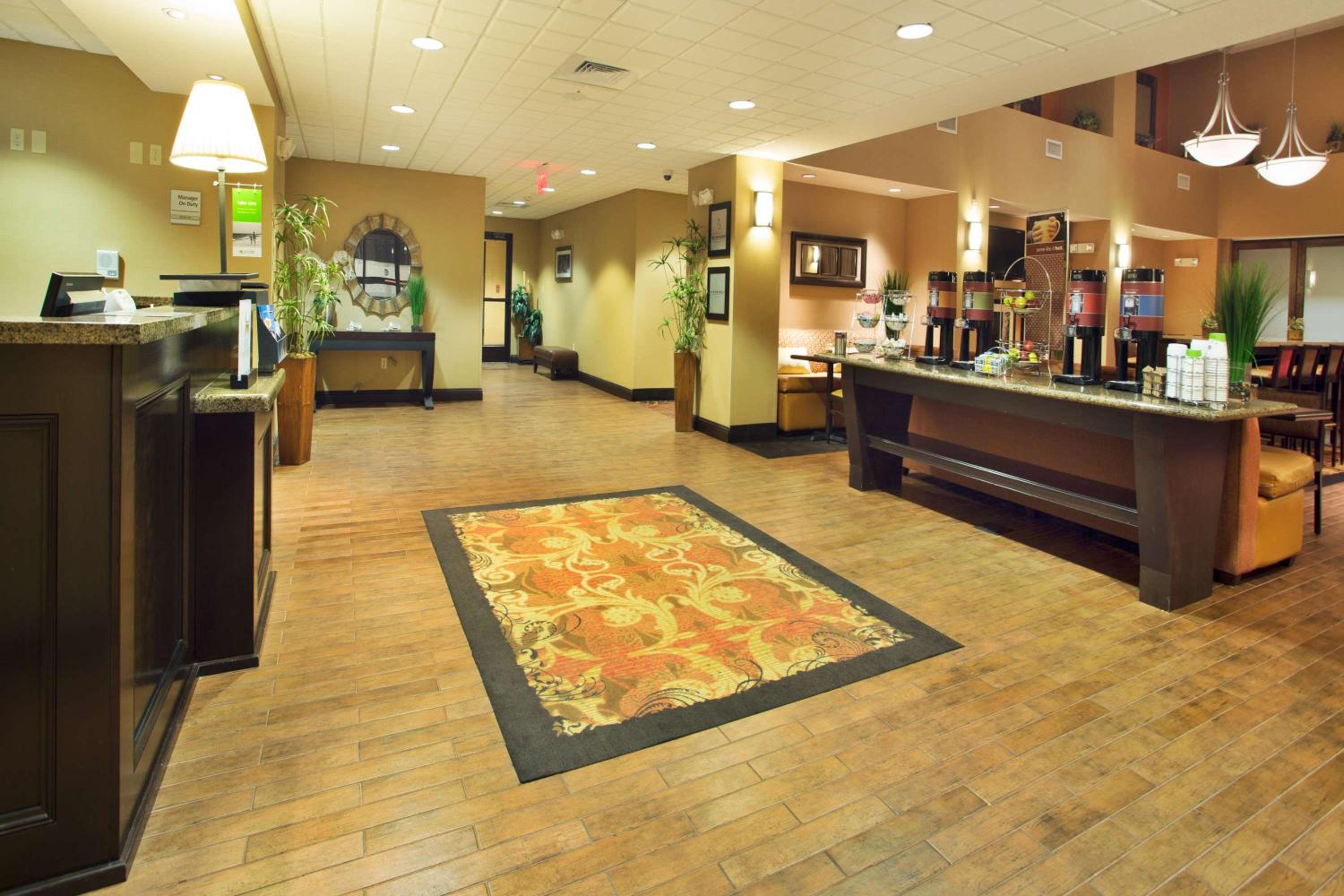 Laurel Vacations - Hampton Inn  Suites Laurel - Property Image 3