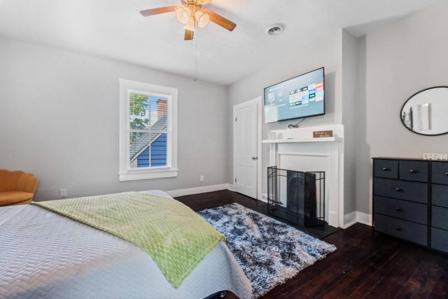 West High 3BR Private Backyard Petersburg Gem
